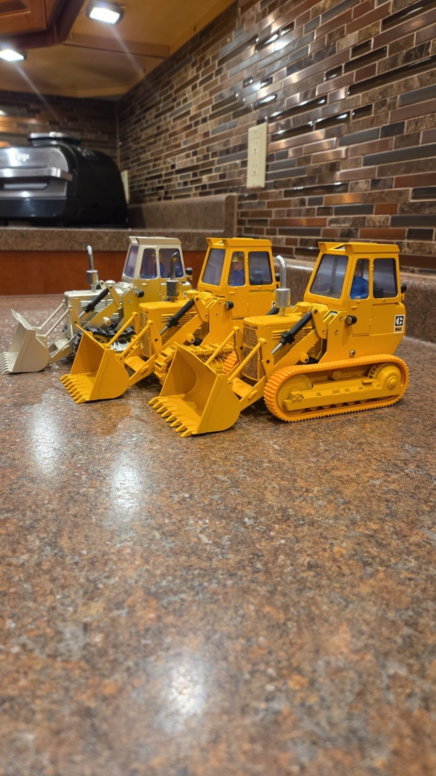 Conrad NZG CAT 941 Crawler Loader Set