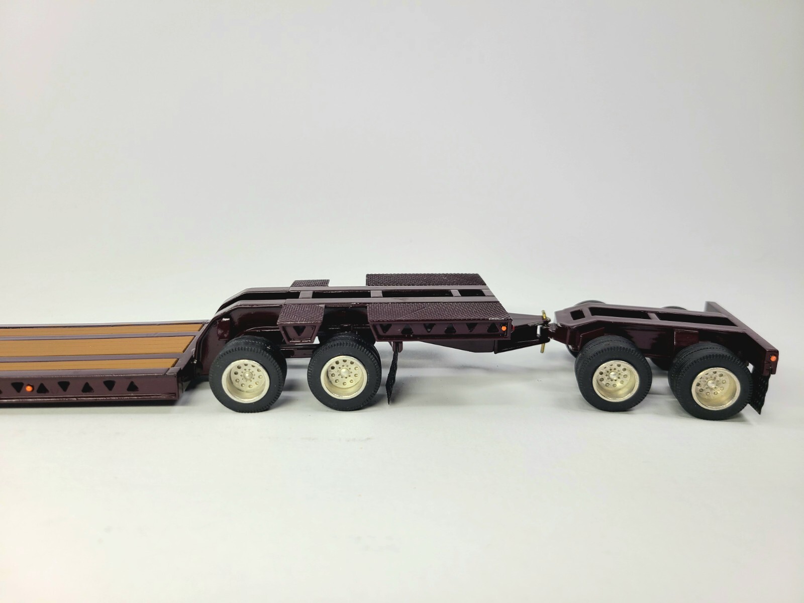 Trail King 2x2x2 Low Loader Trailer – Maroon ASAM Smith 1:48 Scale Diecast Model