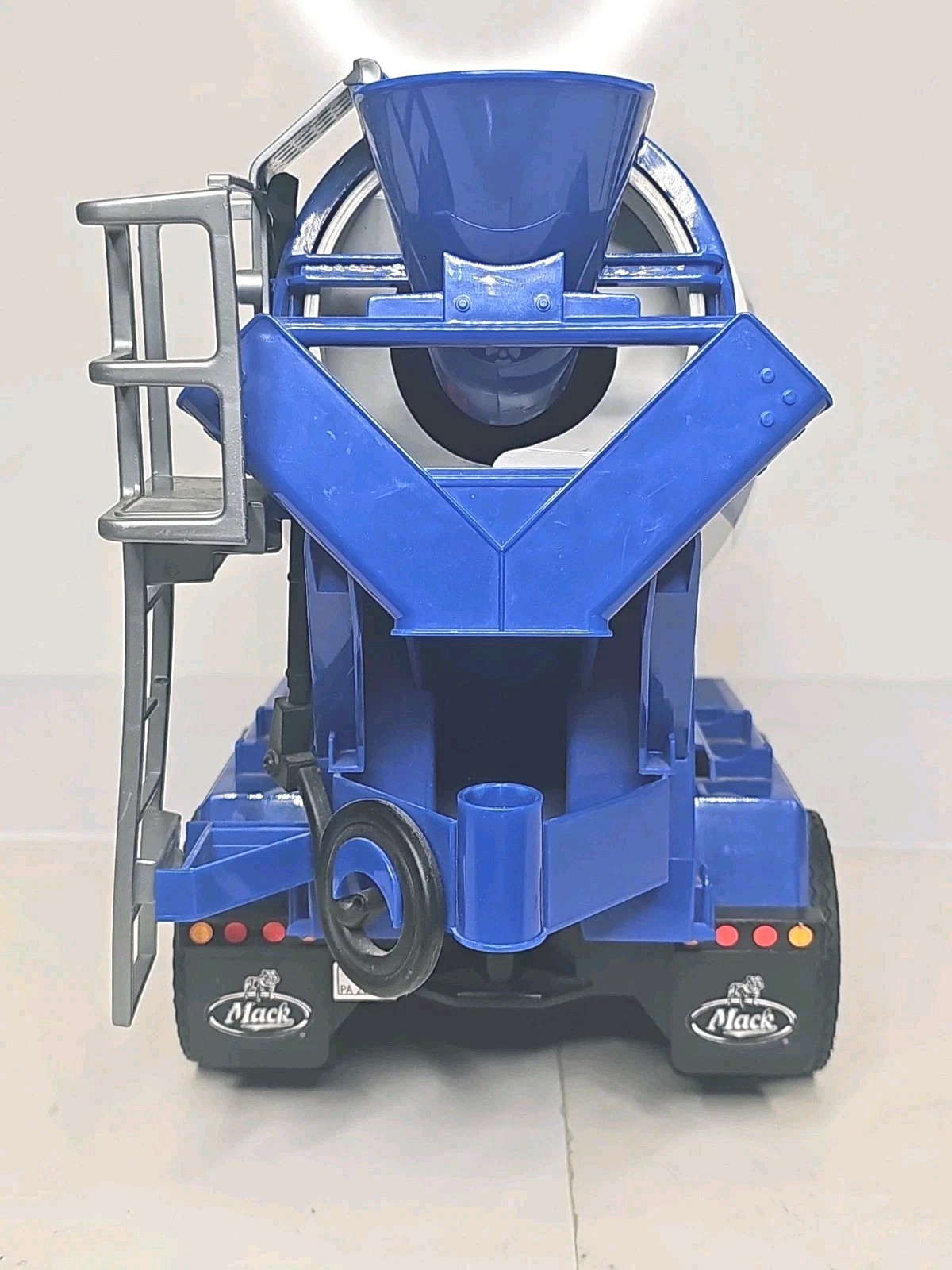 Bruder 02814 Mack Granite Cement Mixer Truck 2007 Blue 25″ Germany