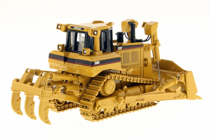 DIECAST MASTERS – CATERPILLAR D8R Ripper Equipped Accompanied Figure…