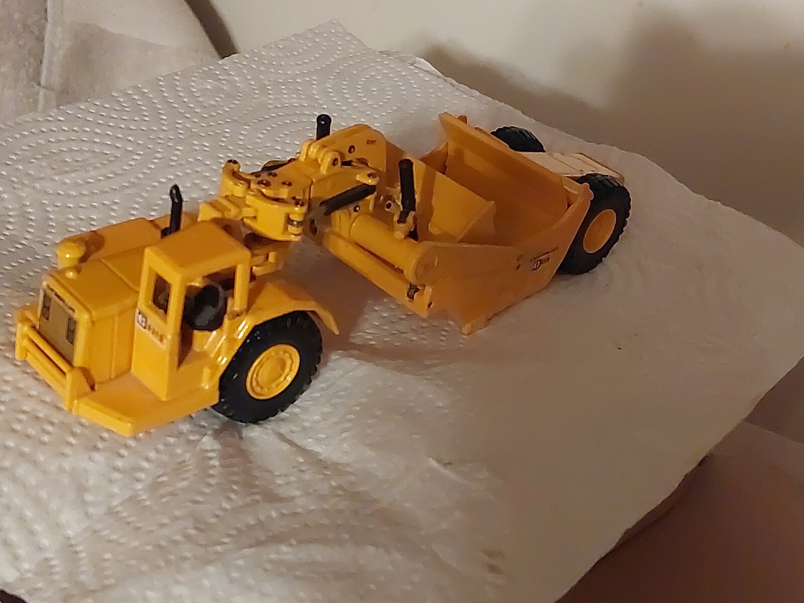1:50 8″ L CAT # 6310 MINIATIRAS PARTS REATTACHED, SEE PHOTOS, PARTS OR REPAIR