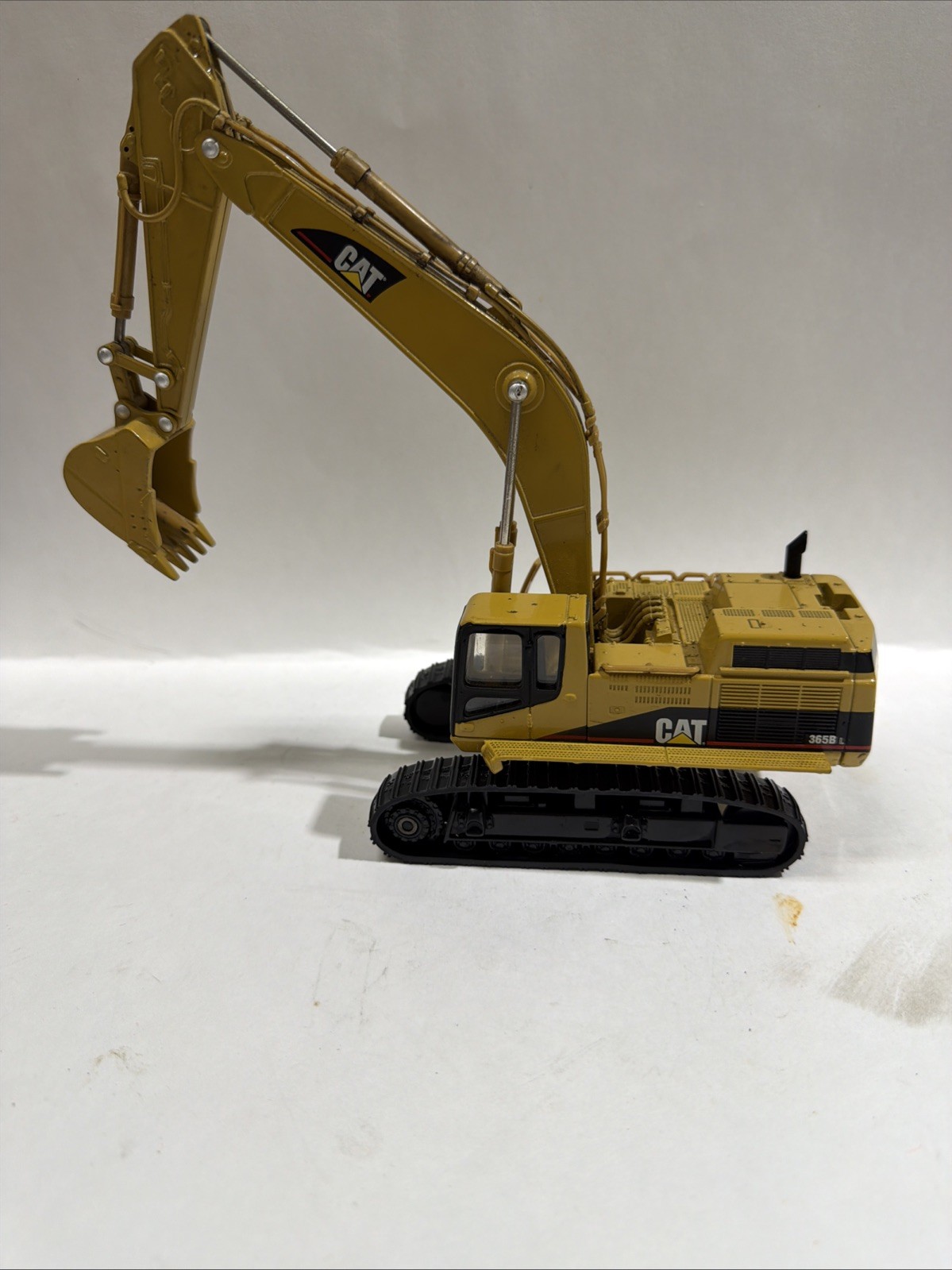 Norscot 1:50 Scale CAT CATERPILLAR 365B L Series II Excavator 13″ Overall Length