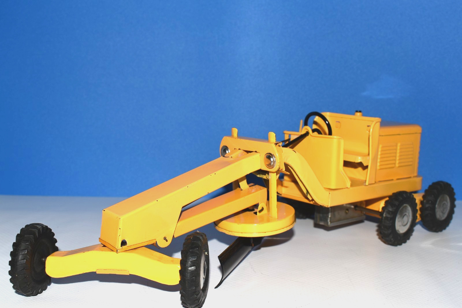 VINTAGE YELLOW STEEL PRESSED ROAD GRADER TOY MADE IN JAPAN