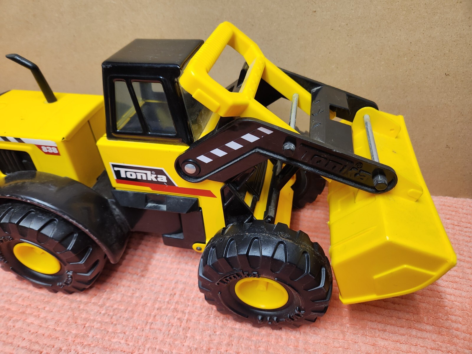 Hasbro 2012 Tonka Front End Loader Excavator 838 Metal Truck Tonka