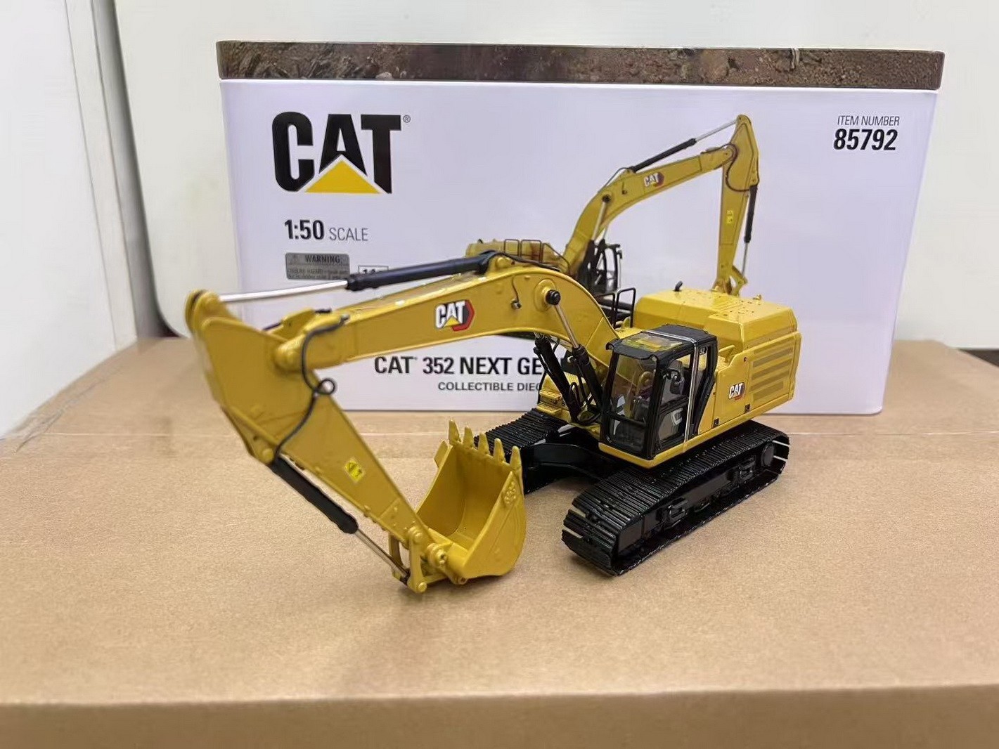 DM 1/50 Scale Cat 352 Next Generation Excavator Diecast Model #85792 Toy Gift