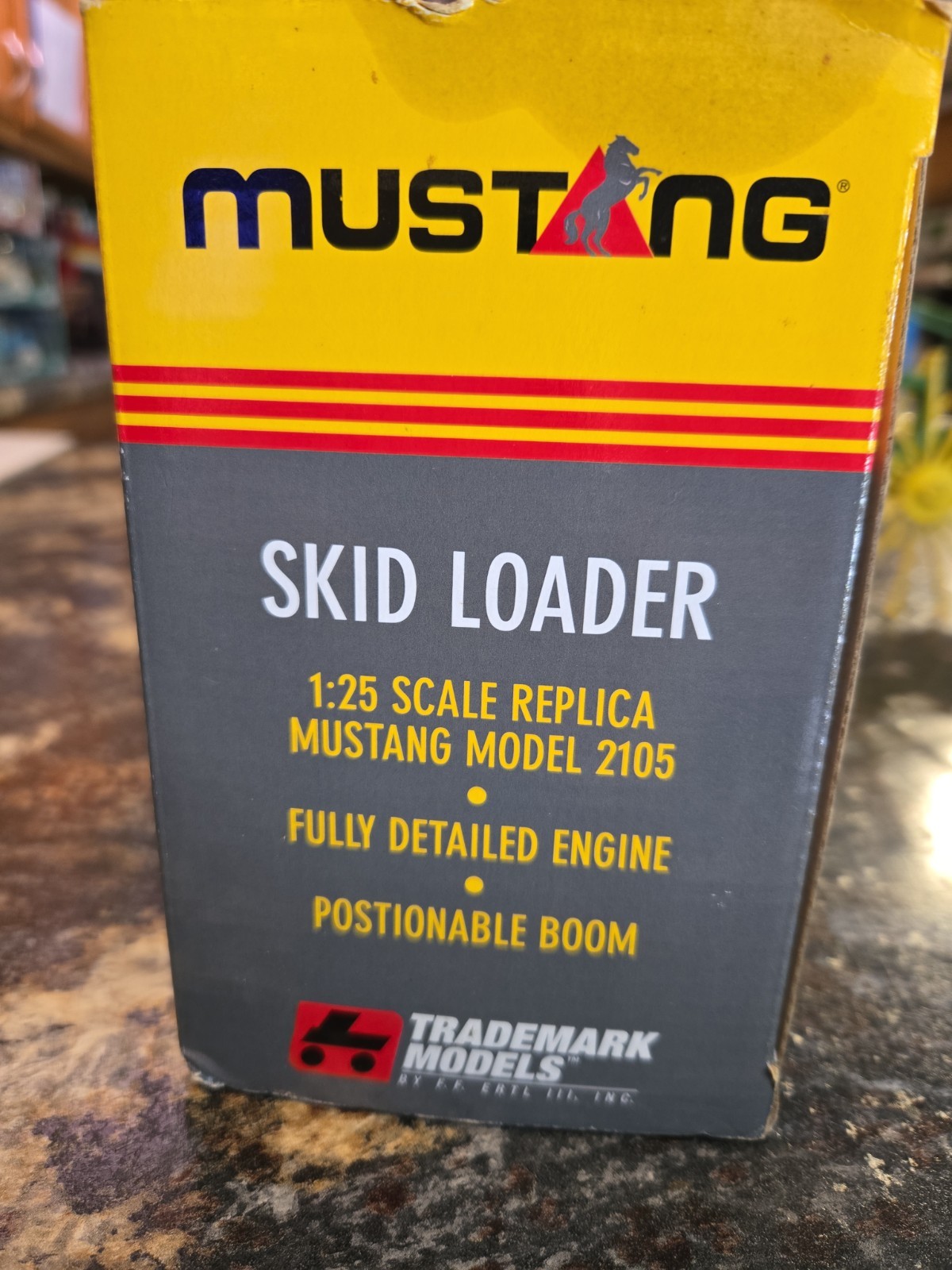 1/25 Trademark Models Mustang 2105 Skid Loader w/ Box