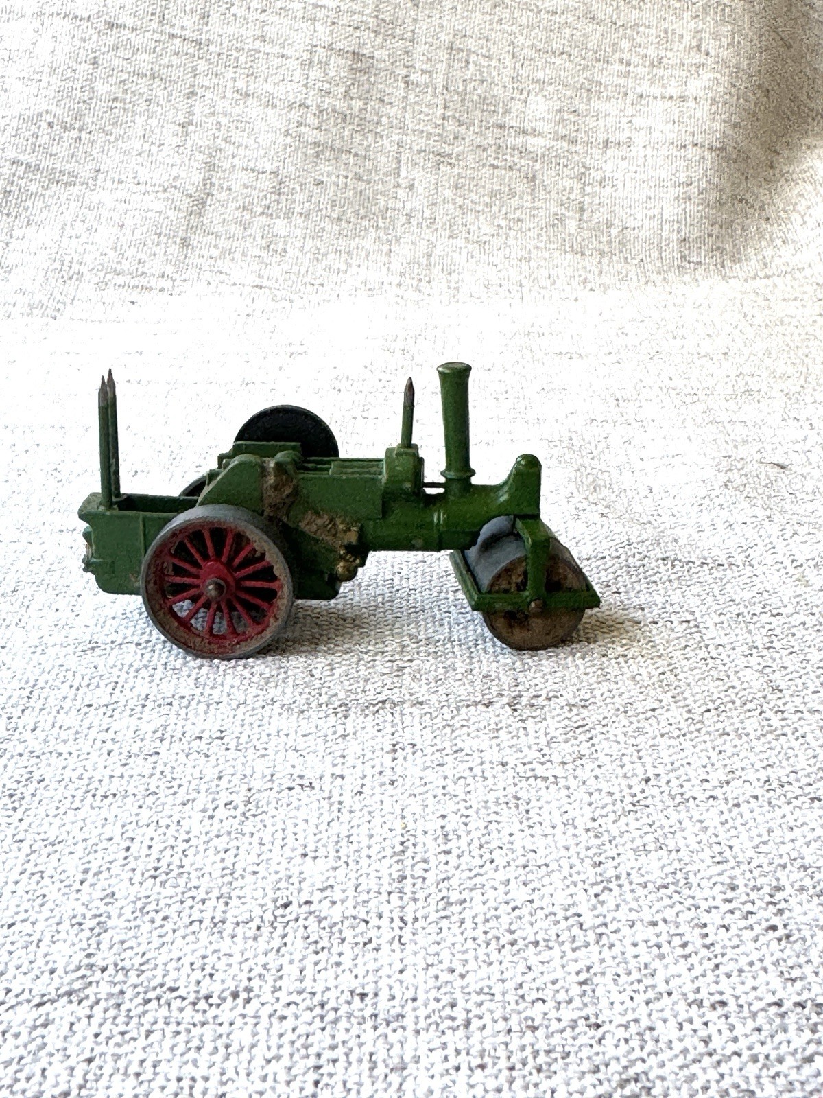 MATCHBOX YESTERYEAR (UK) – AVELING & PORTER STEAM ROLLER Y11