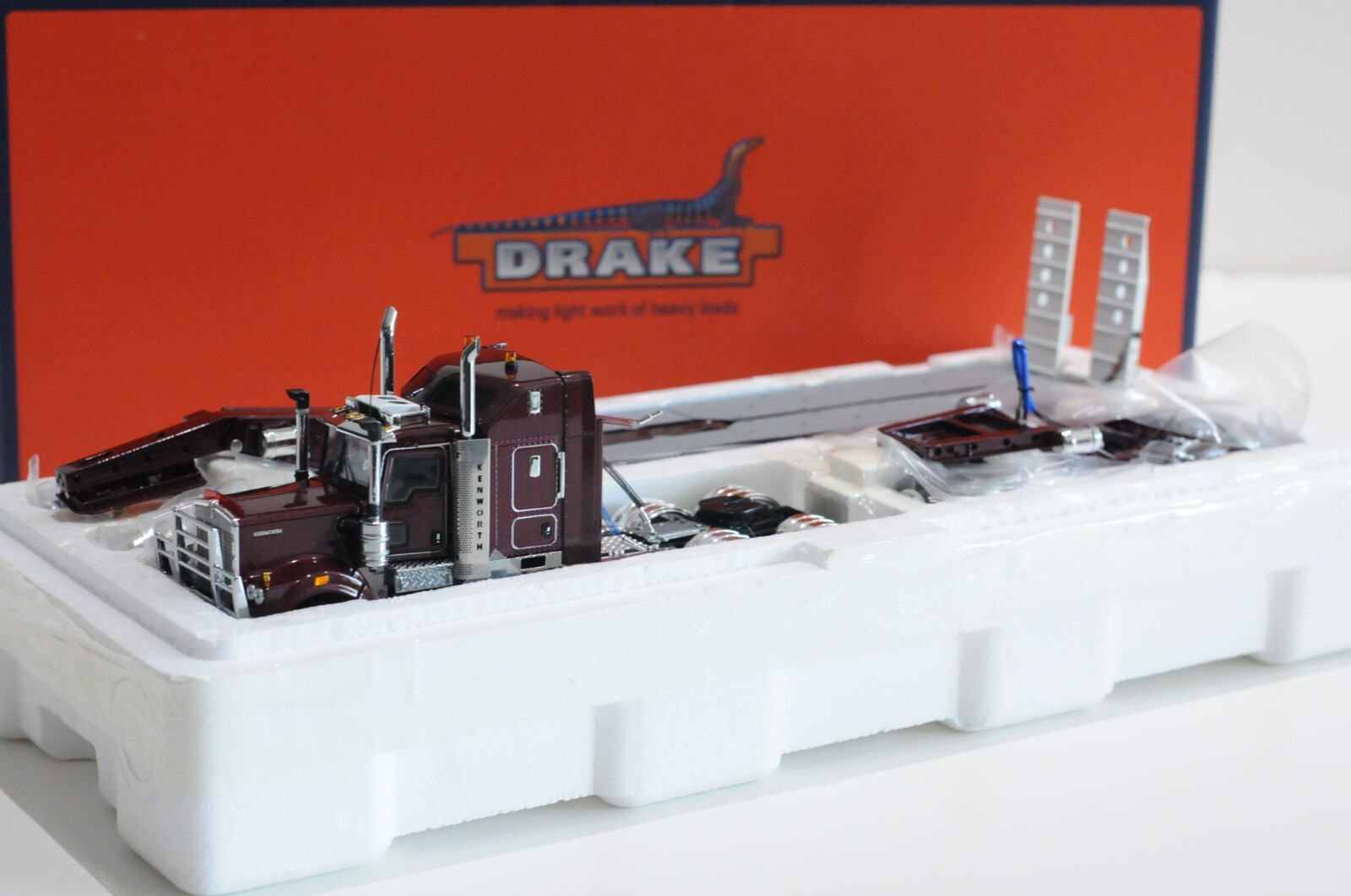 DRAKE 2X8 DOLLY AND 5X8 SWINGWING WITH KENWORTH C509 PRIME MOVER SCALE 1:50 NEW