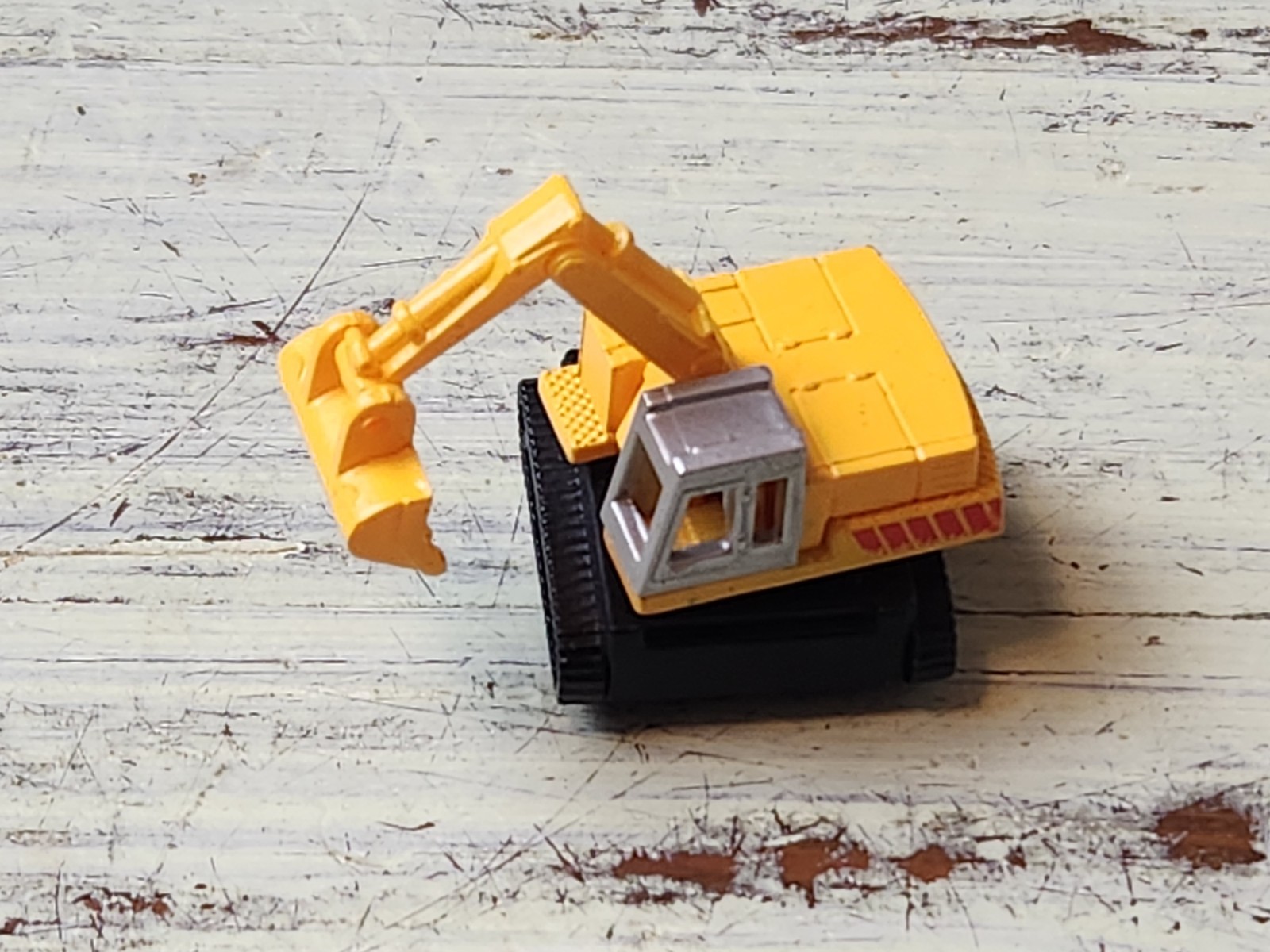 Galoob Mini Construction Excavator Plastic Tracked Vehicle Articulated Arm