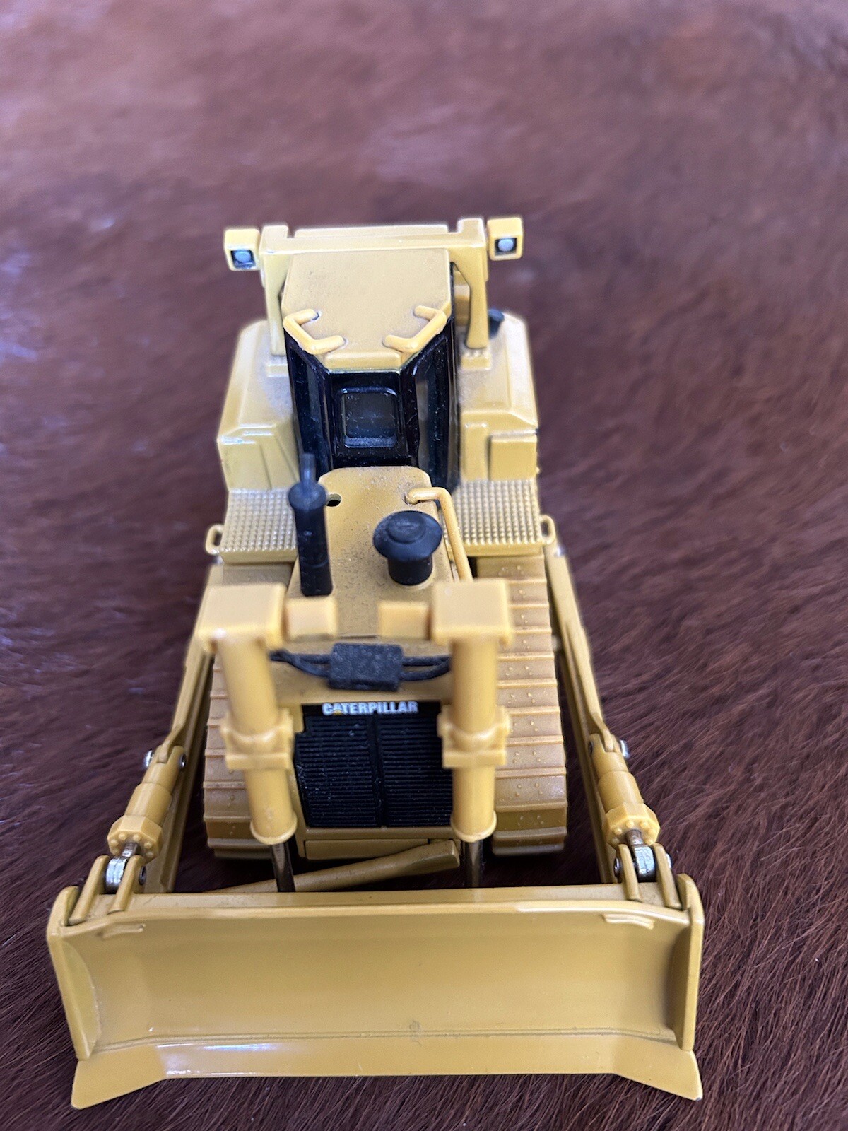 Norscott 1/50 Caterpillar D8R Series II Track-Type Dozer With Blade