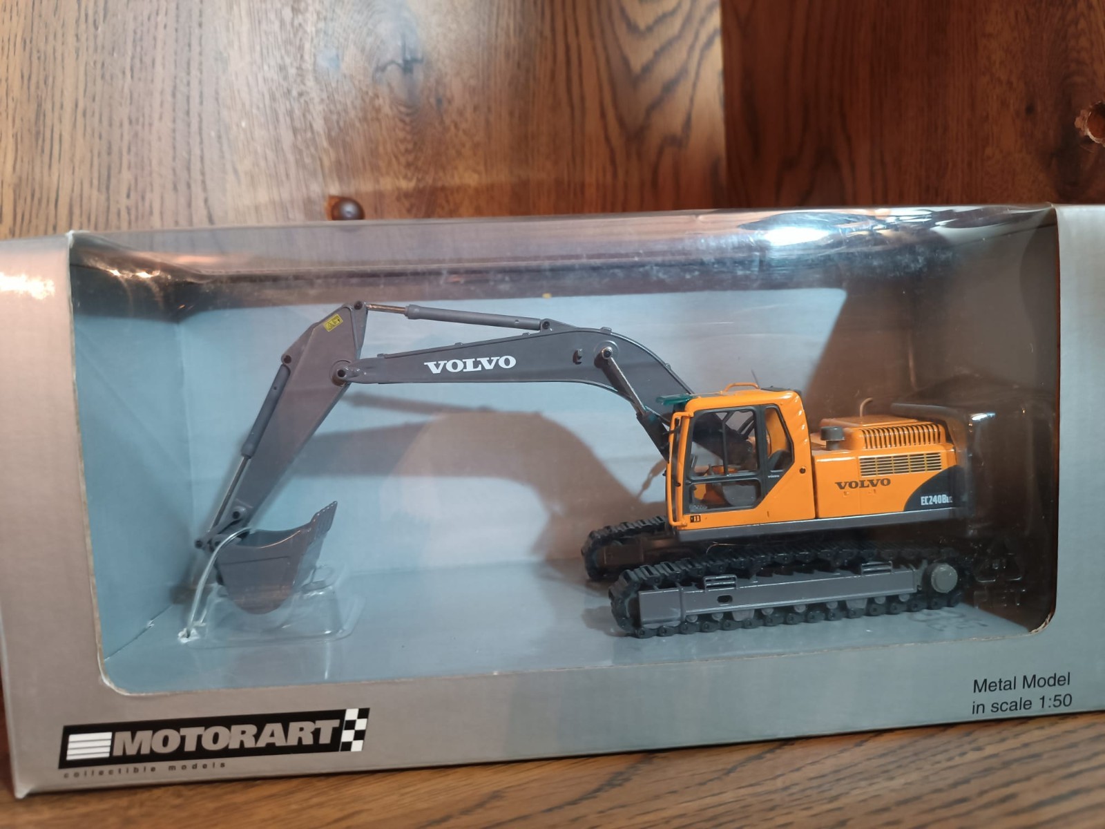 *In Box* Volvo EC 240 BLC Motorart Diecast 1/50 13034