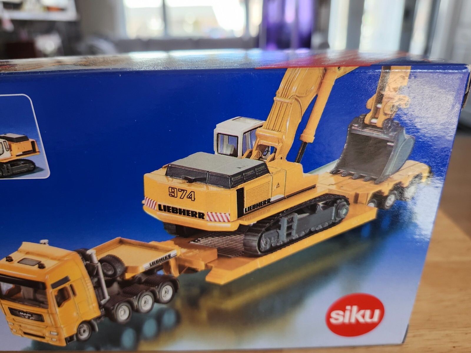 Siku #1847 1:87 Scale Heavy Haul Transporter, Flat Bed & Excavator