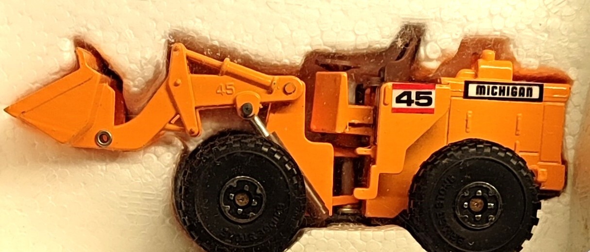 Bachman Ind. B-Line Diggers Die-Cast “Tractor Shovel” PN. 99-9561