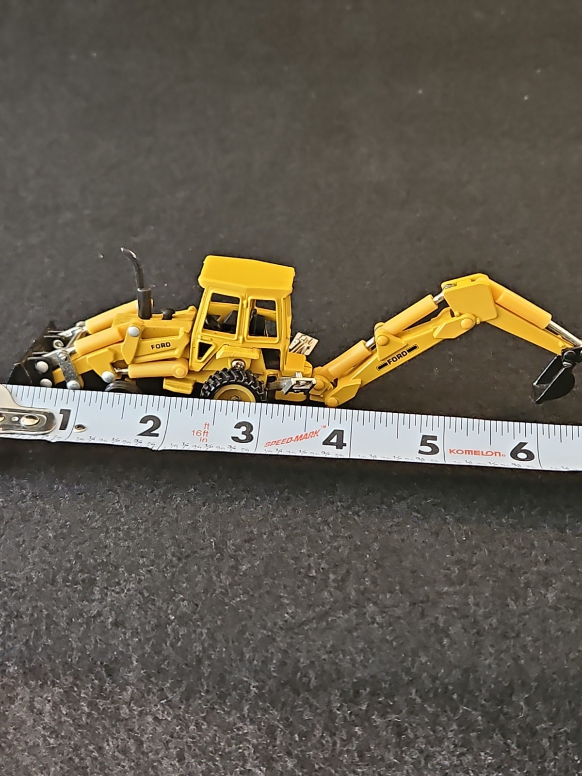 ERTL Ford 555B Backhoe Loader 1:64 Die Cast Construction Tractor USA
