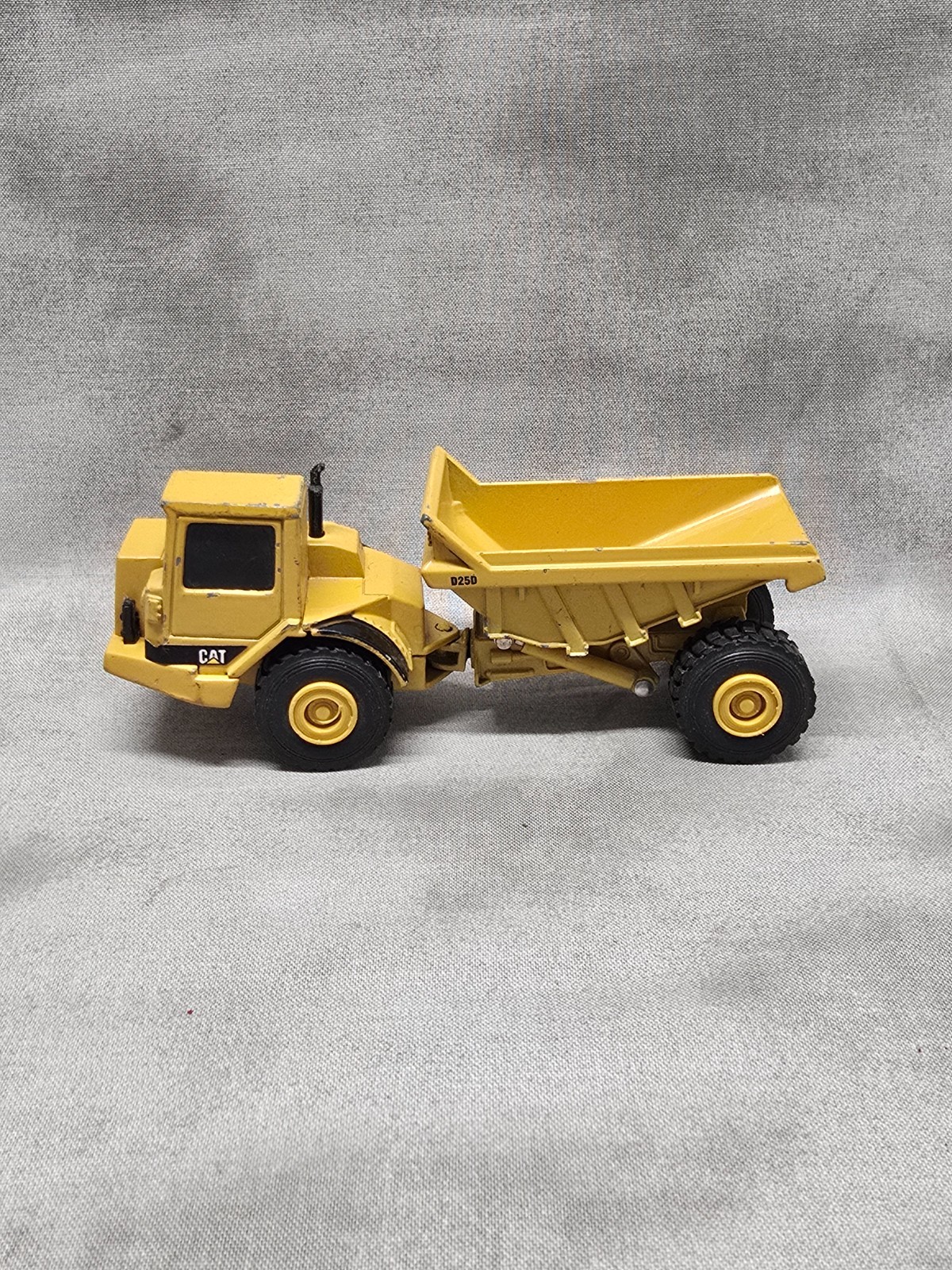 Ertl Caterpillar D25D