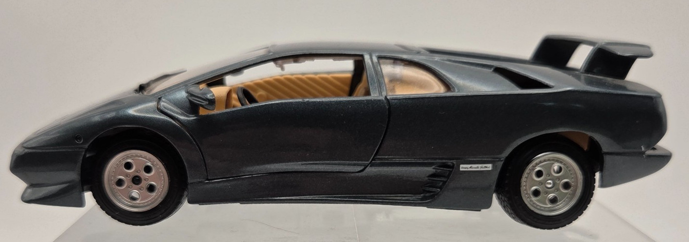 Bburago Lamborghini Diablo 1990 1:24 Diecast Model Car Made in Italy