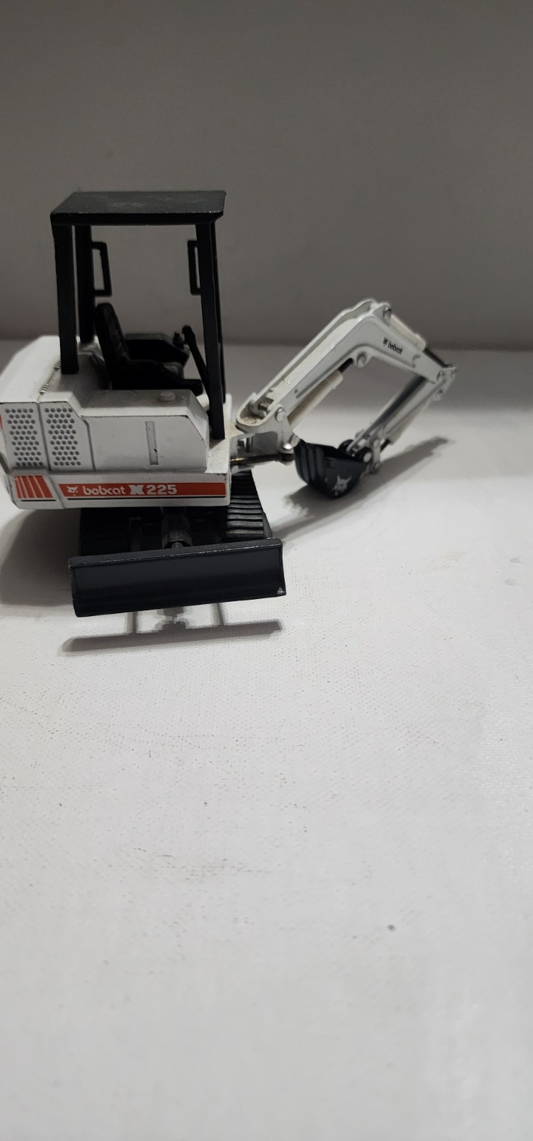 1/25 Bobcat Hydraulic Excavator X225 DieCast Melroe