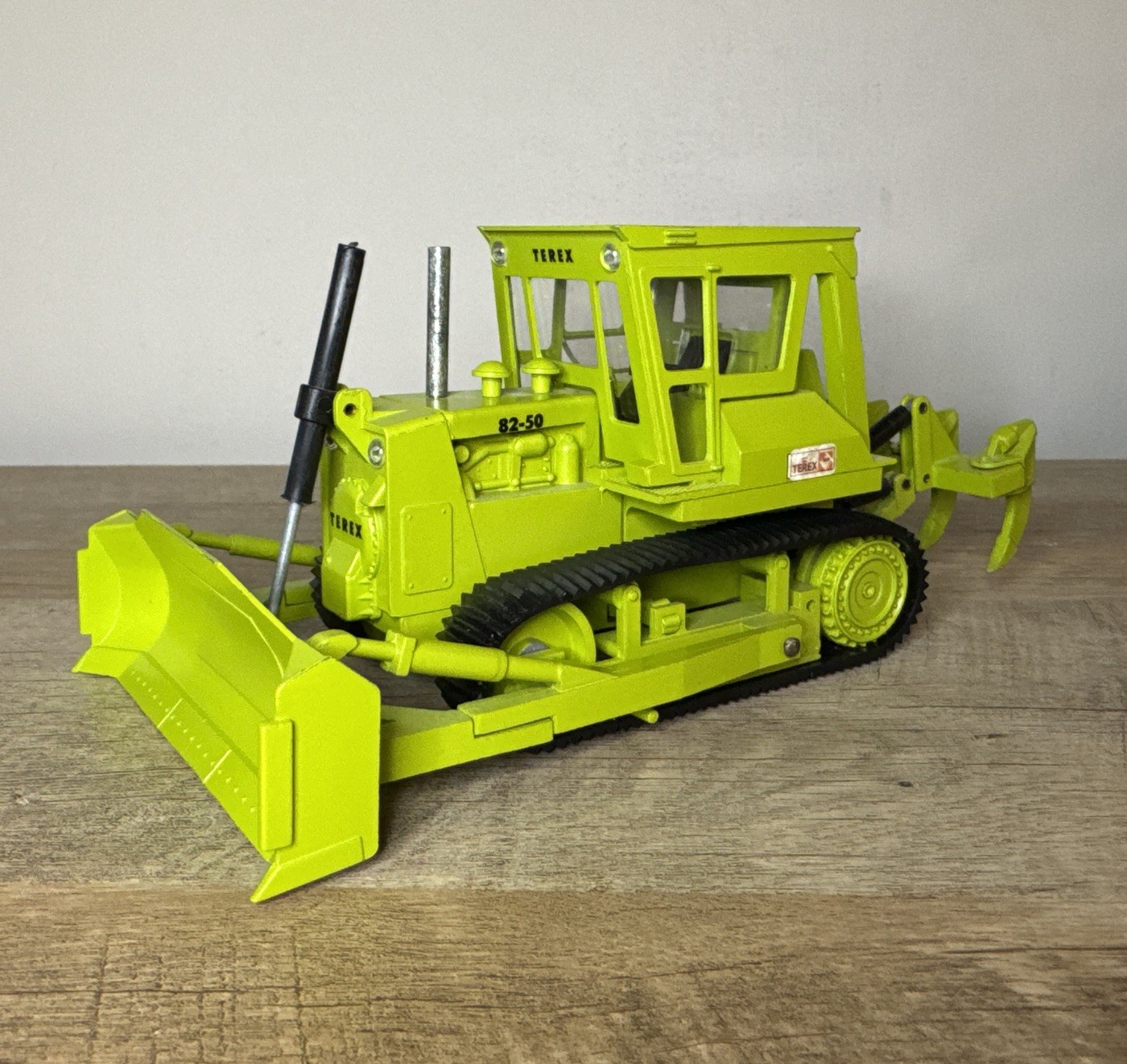 Terex 82-50 NZG Diecast Bulldozer Green Vintage 1:40 Crawler Excavator