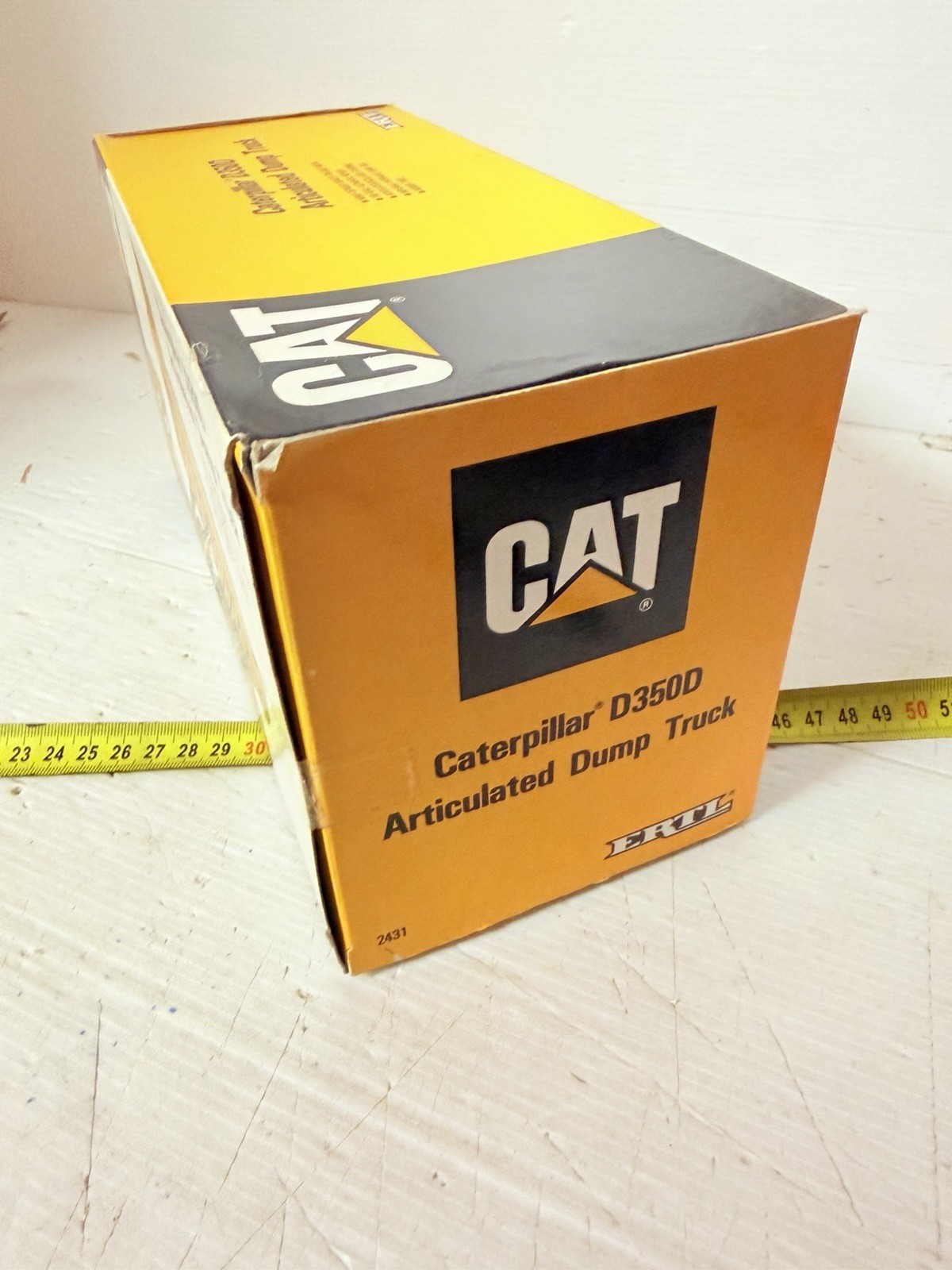 CAT Caterpillar D350D Dump Truck ERTL 1:50 Scale New
