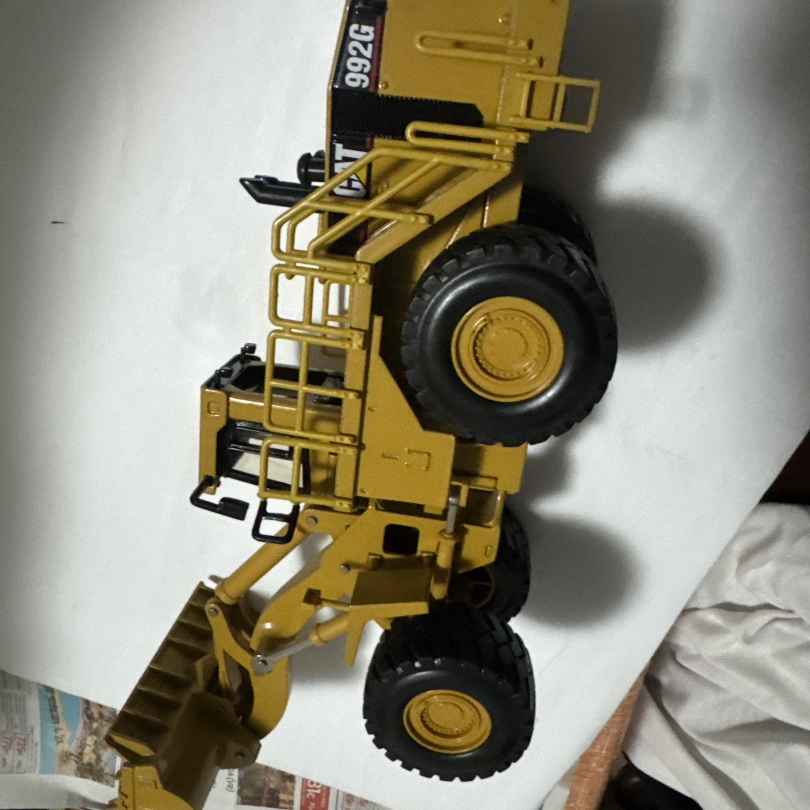 Norscot 1/50 Scale Caterpillar 992g Rubber Shovel