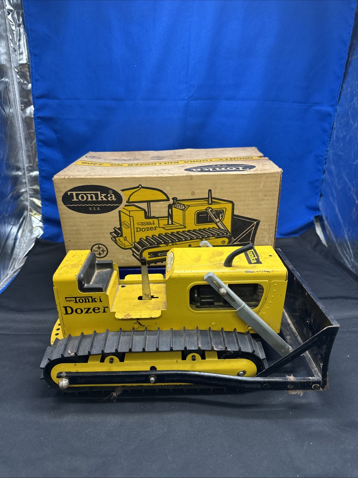 Vintage Mighty Tonka Bulldozer #3906 with Original Packaging Pressed Steel B5C