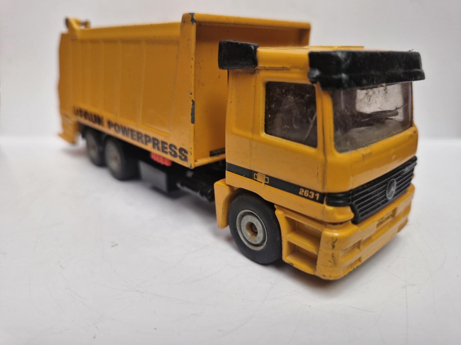 Siku Super Series Mercedes Actros Garbage Truck 1:55 die cast unboxed used cond