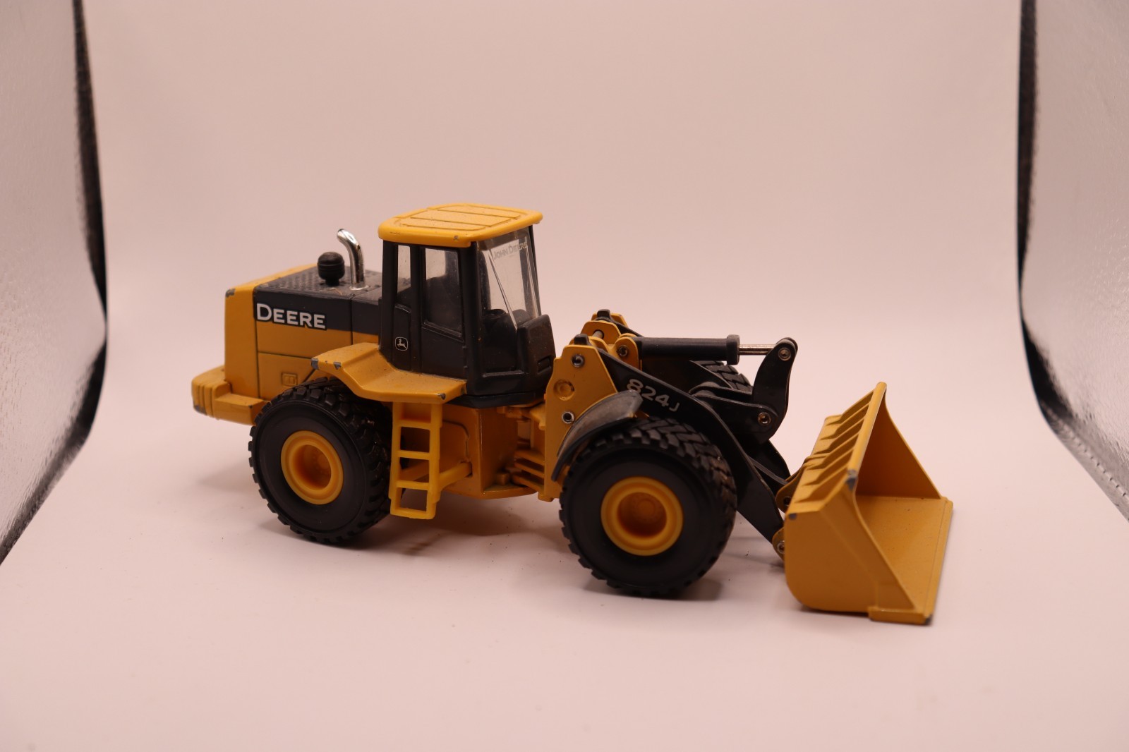 1/50 scale diecast 824J Wheel Loader