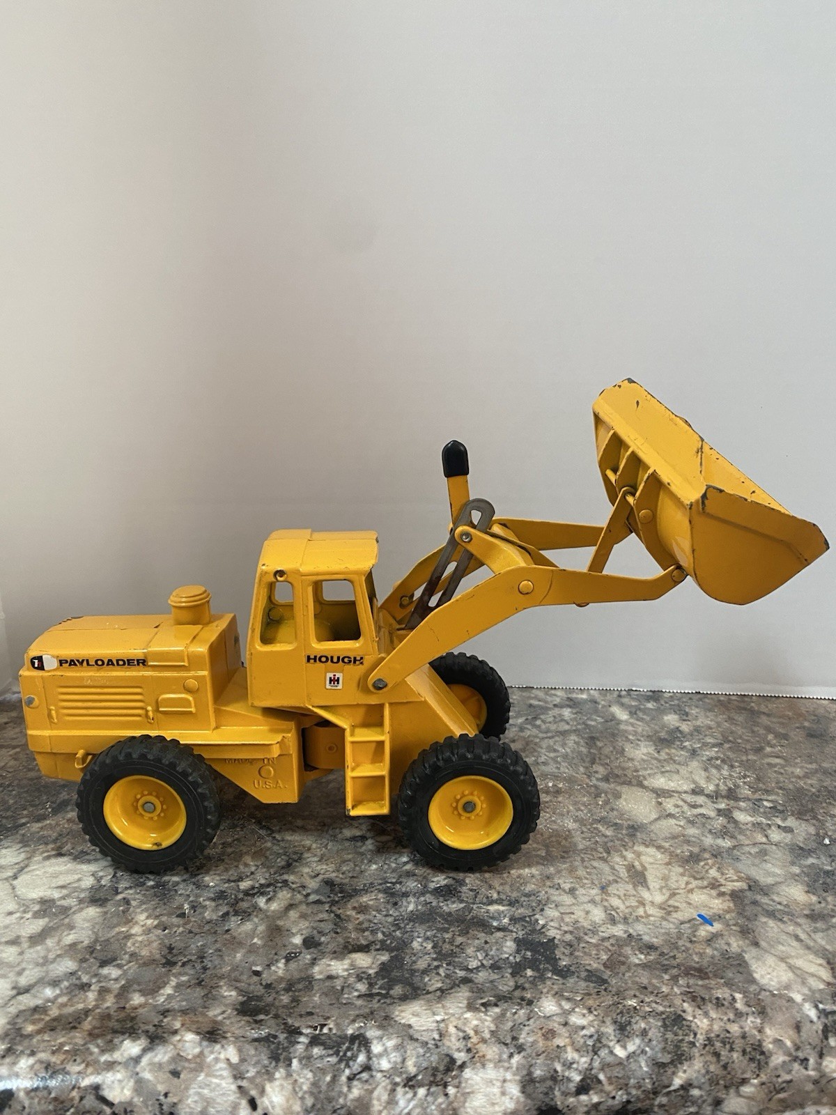 Vintage Ertl Hough Payloader International Harvester Die-Cast Front Loader