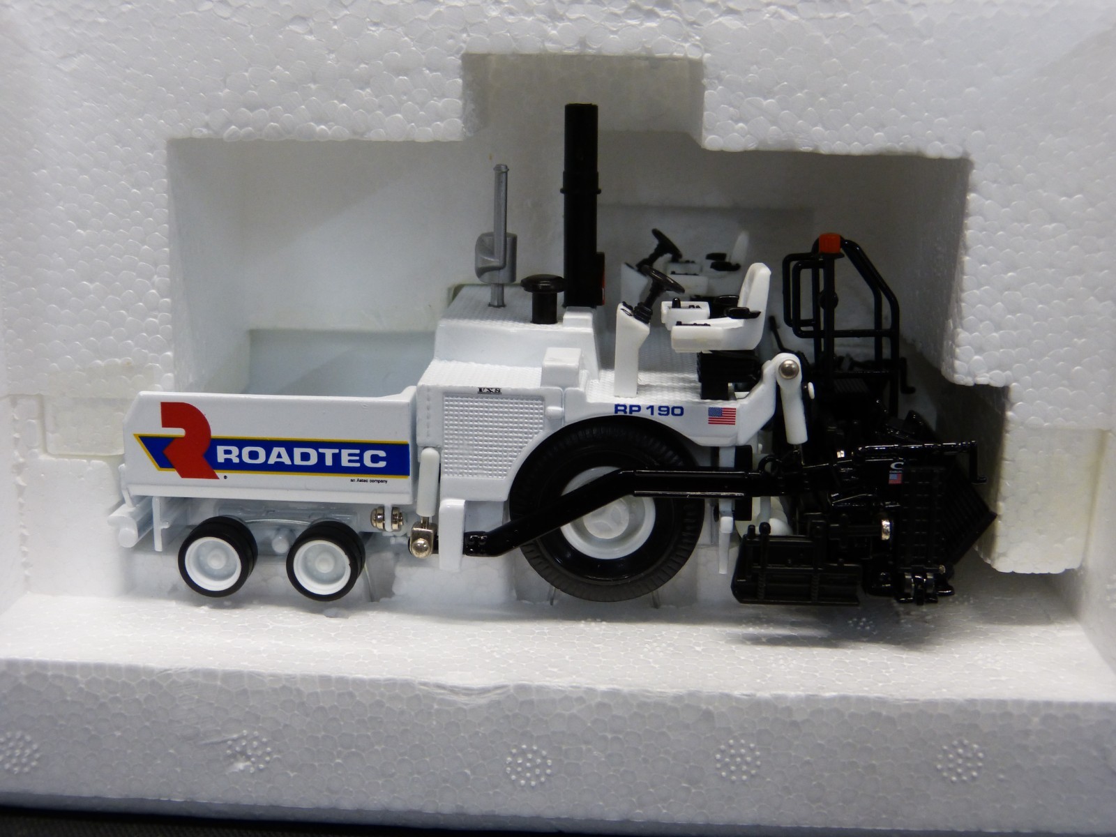 “Norscot Roadtec RP-190 1:50 Paver Model – Mint in Box, Moving Parts”