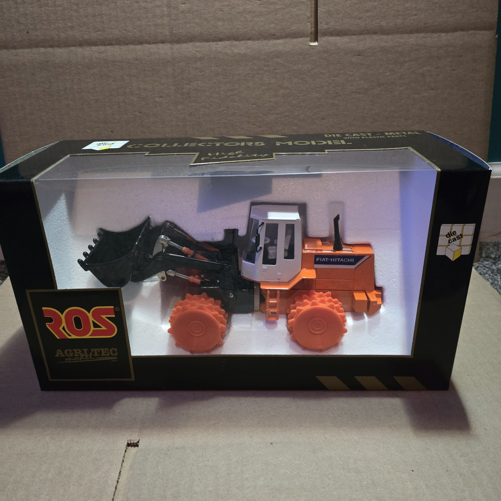 ROS 000612 FIAT-HITACHI LOADER 1:32 SCALE N.I.B.