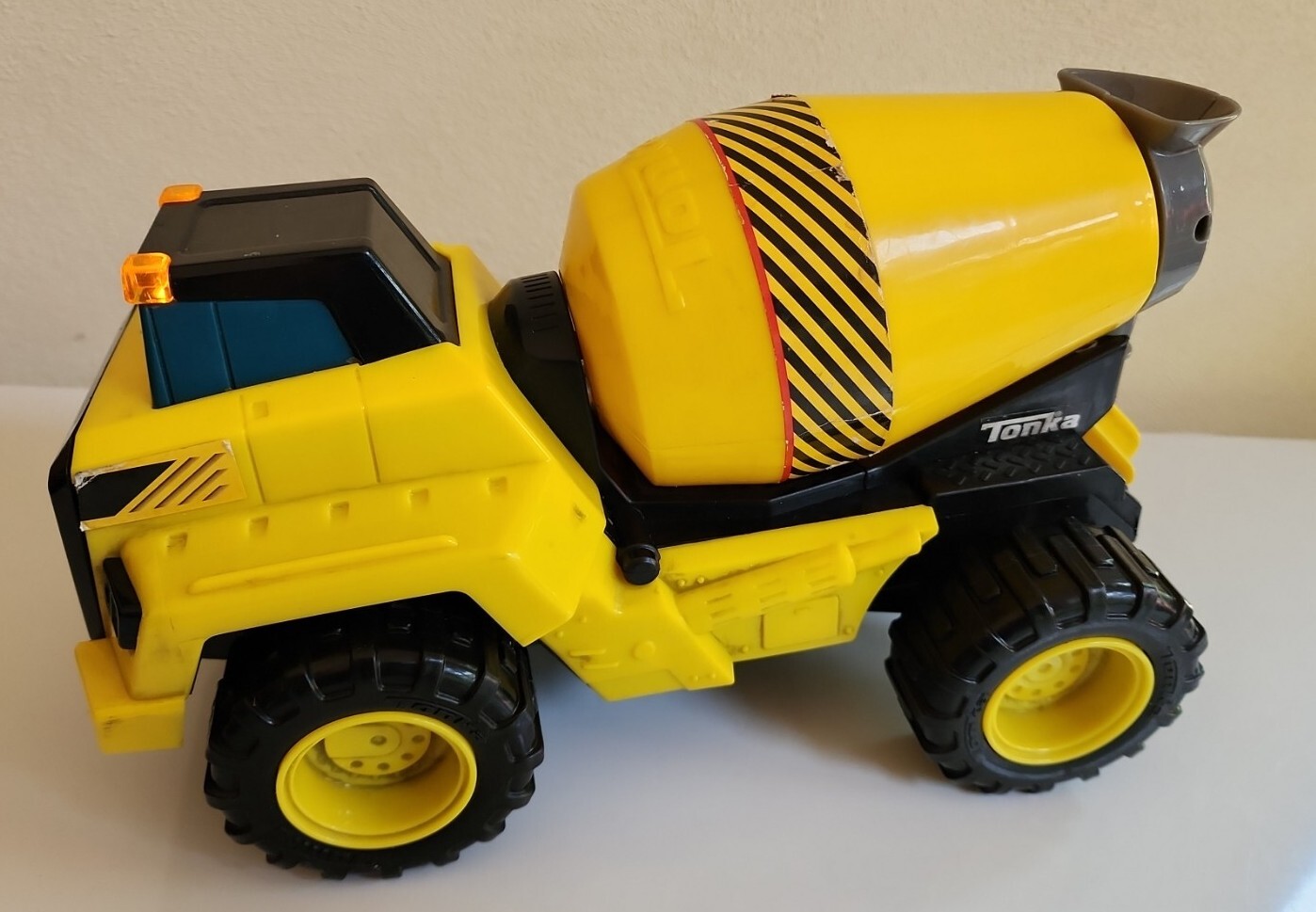 TONKA Truck Cement Mixer 2018 Hasbro Rotating Toy Sound 12″ Plastic Construction