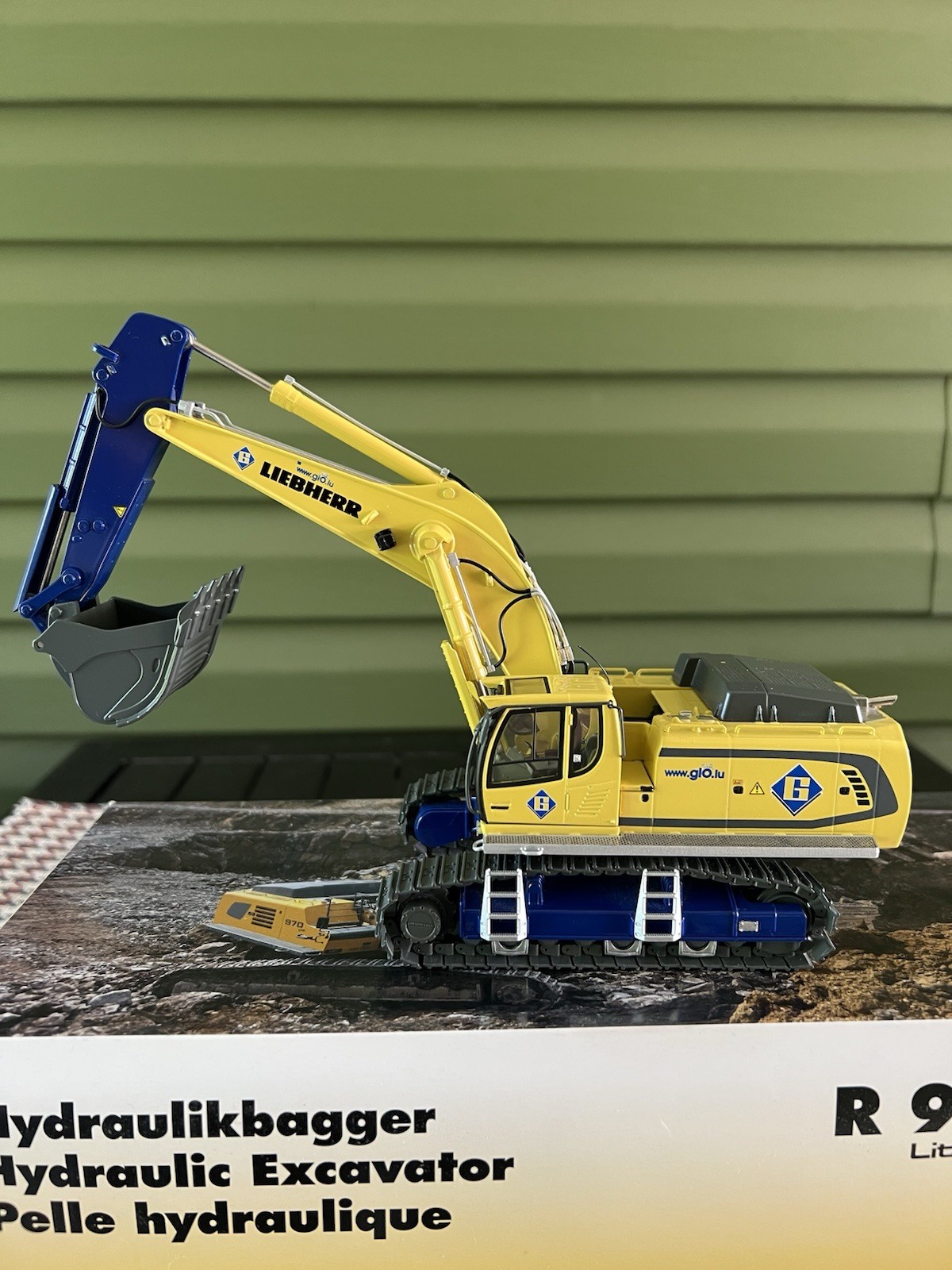 Liebherr R970 SME Excavator – White – WSI 1:50 Scale Diecast Model #04-1156 New
