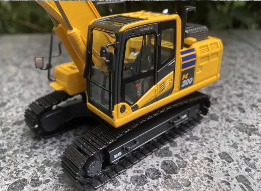 1:50 KOMATSU PC200-11 Excavator Construction Machine Equipment Diecast Model