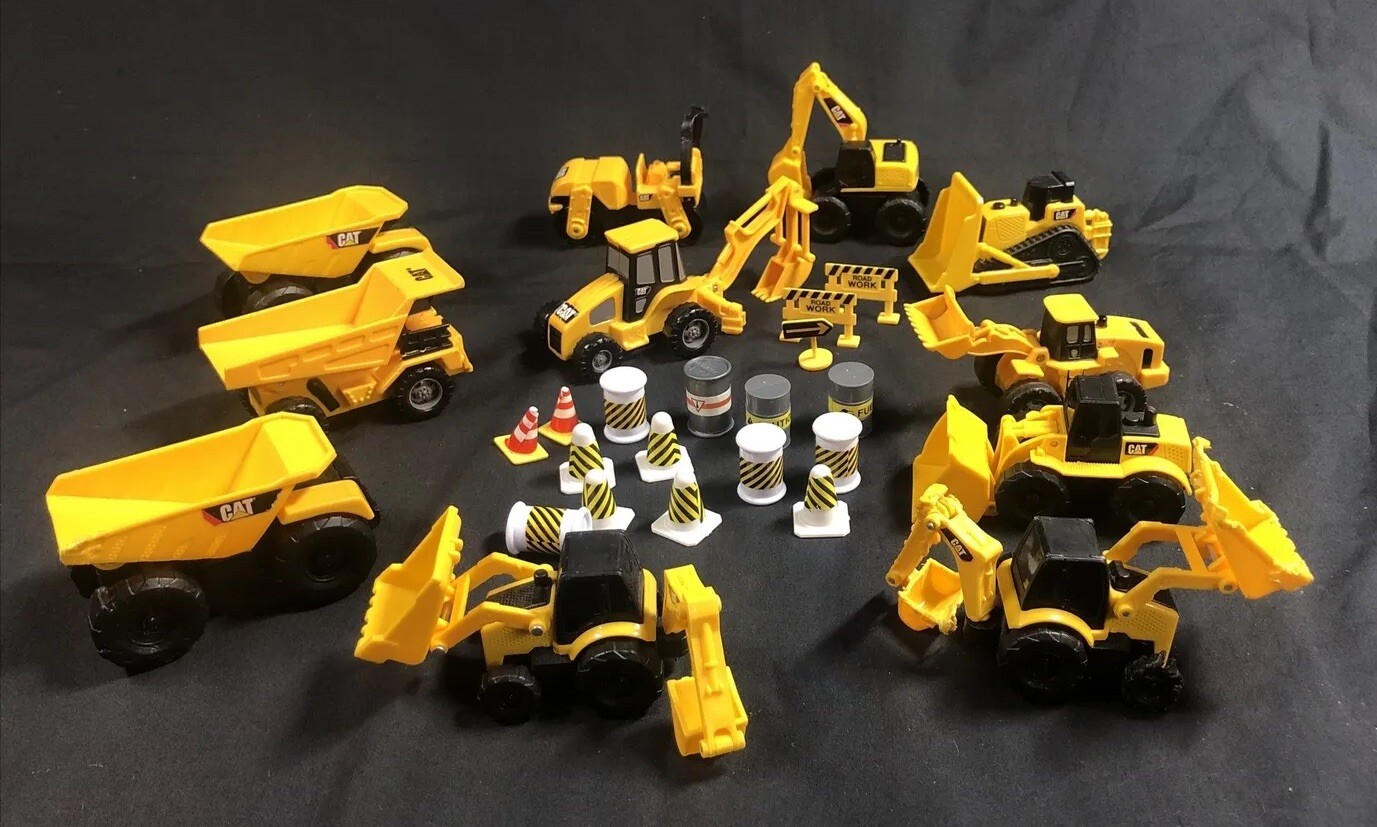 Caterpillar Construction Toy Plastic Mini Trucks lot Of 11 With Acessories.