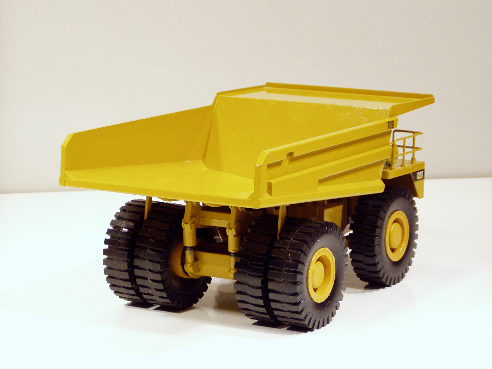 Caterpillar 789 Dump Truck – “SN# 1292” – 1/50 – Conrad #2725 – MIB