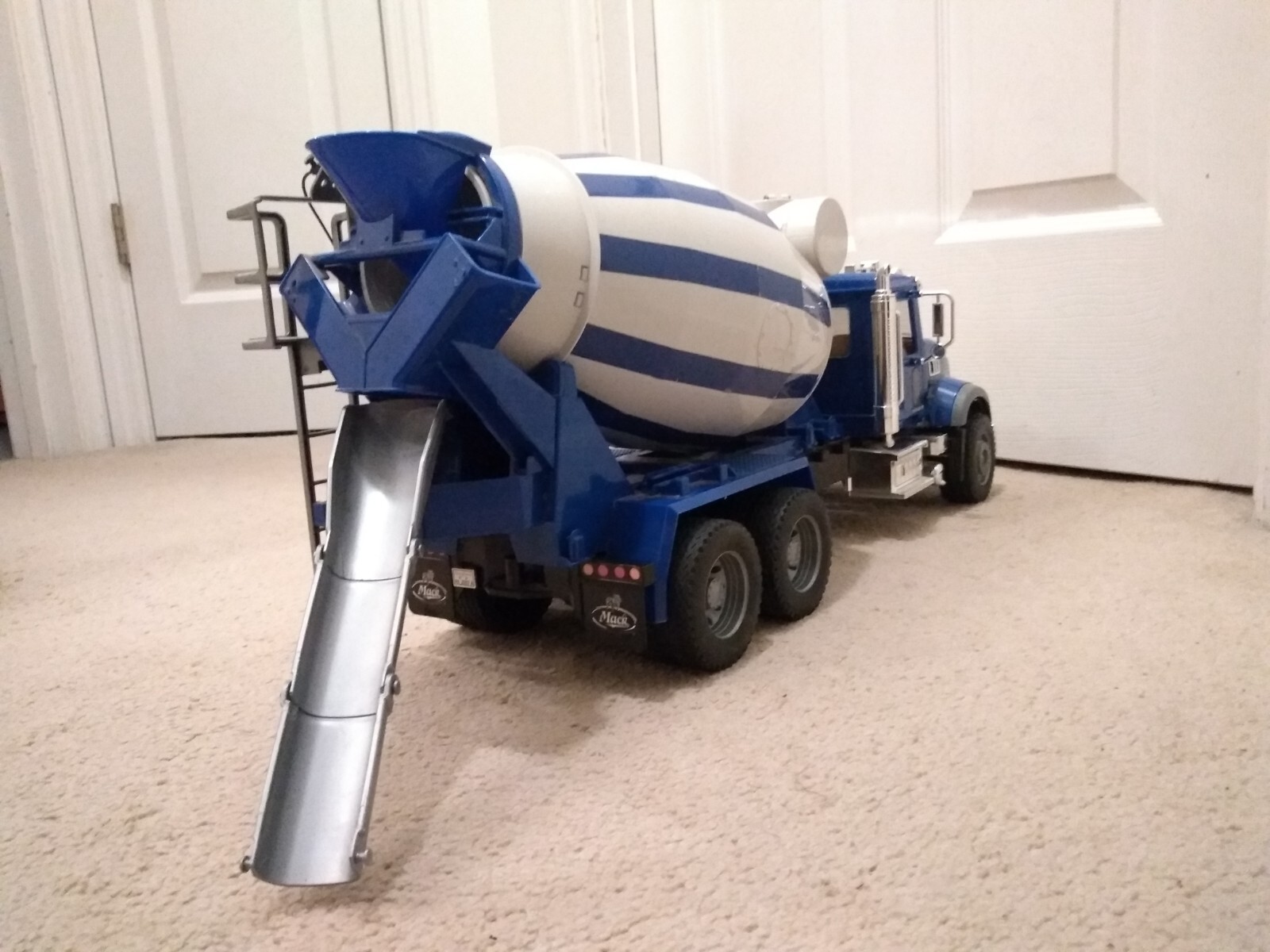 Bruder 02814 Mack Granite Cement Mixer Truck – Blue, Preowned in Good Condition