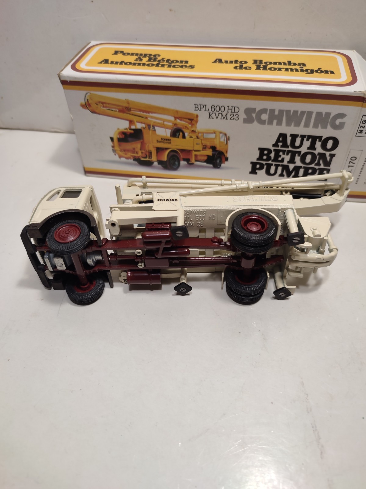 NZG N°170 – CONCRETE PUMP MERCEDES BPL 600 HD KVM 23 SWING – 1/50 – NEW