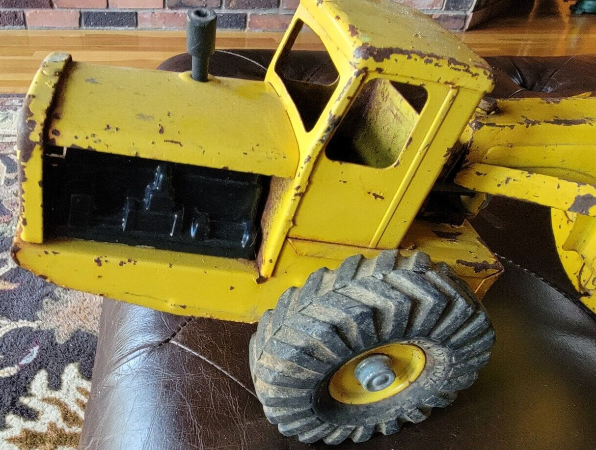 VINTAGE 1950’S NYLINT TOYS YELLOW TOURNEAU TOURNAHOPPER PRESSED STELL DUMPER