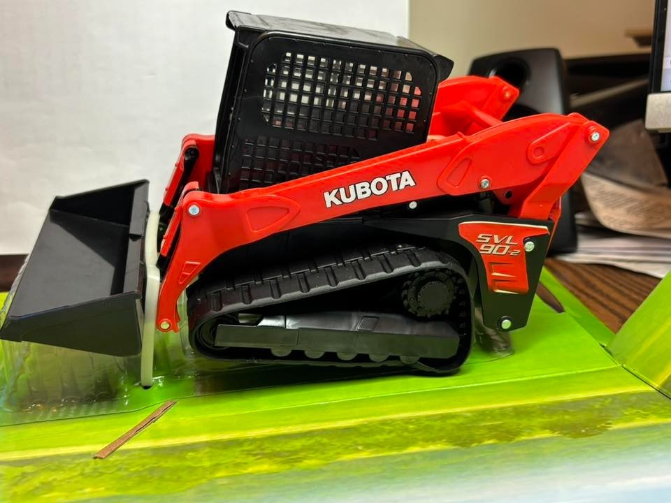 New-Ray Toys 1:18 Scale Kubota Compact Track Loader SVL90 33173