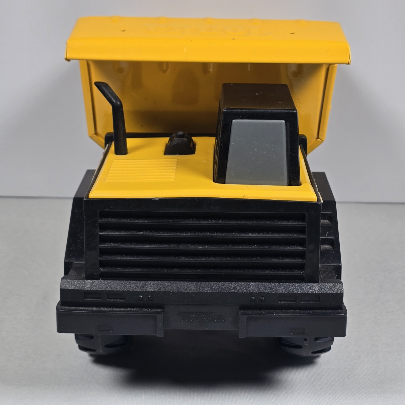 Tonka Hasbro 354 Mighty Dump Truck Yellow Steel XMB-875 Vehicle 17 Inch