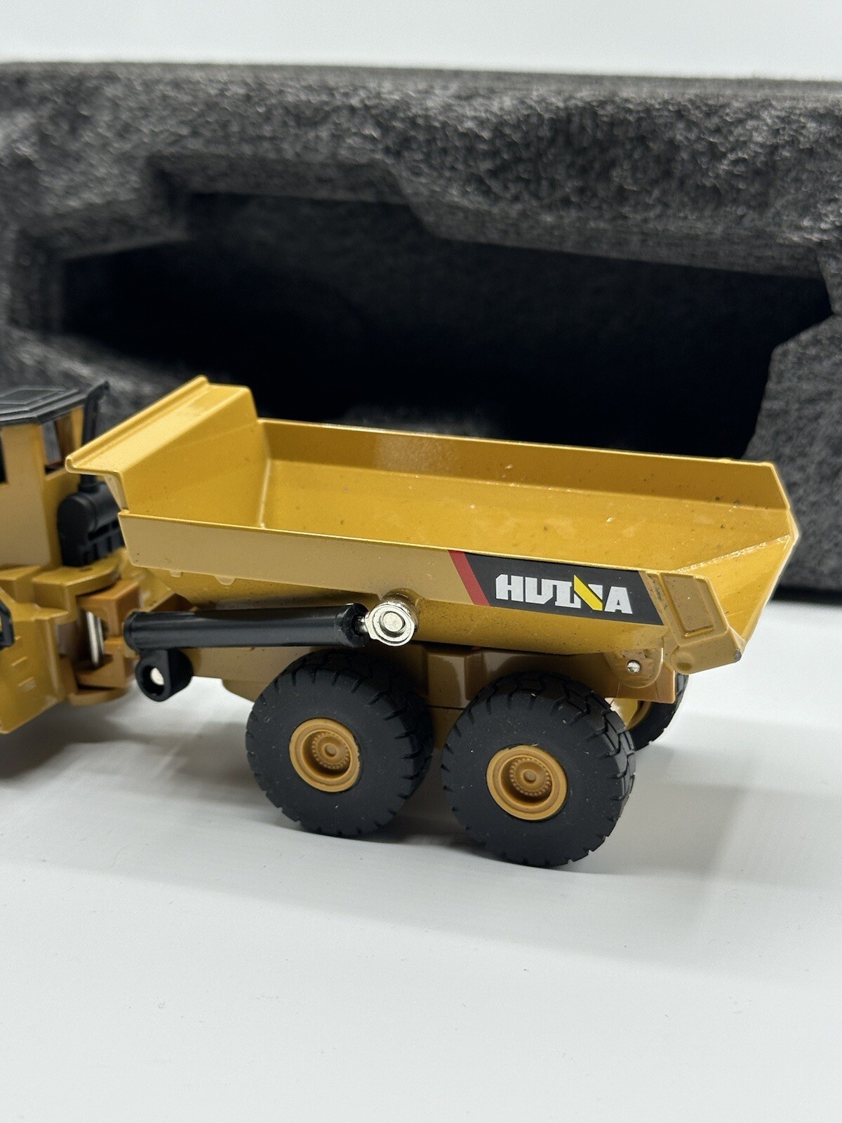 Huina Dump Truck Construction Die Cast Metal Truck