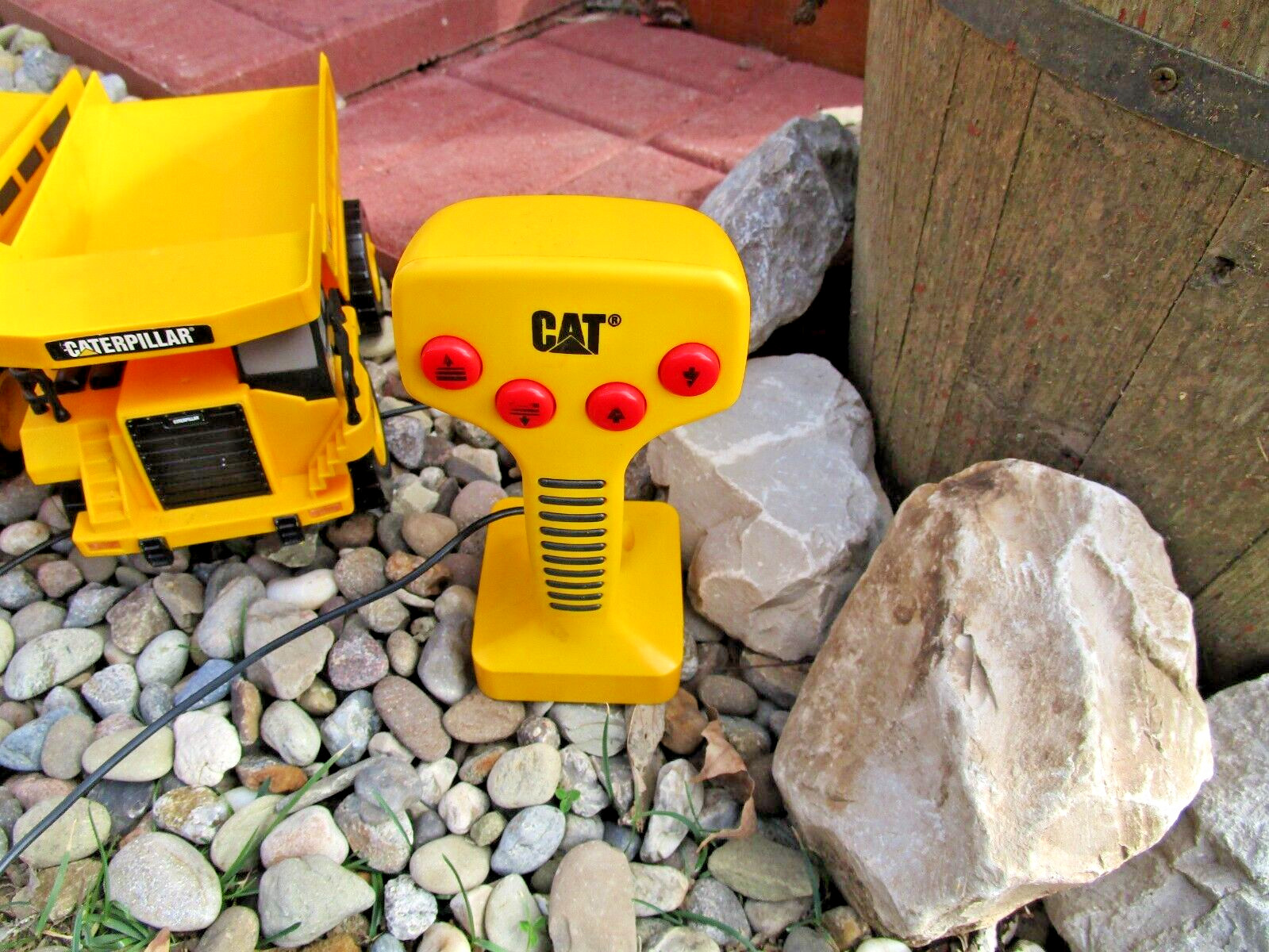 TOY STATE CAT Caterpillar 9″ Remote Control Dump Truck Lights Sounds +1 w/effect