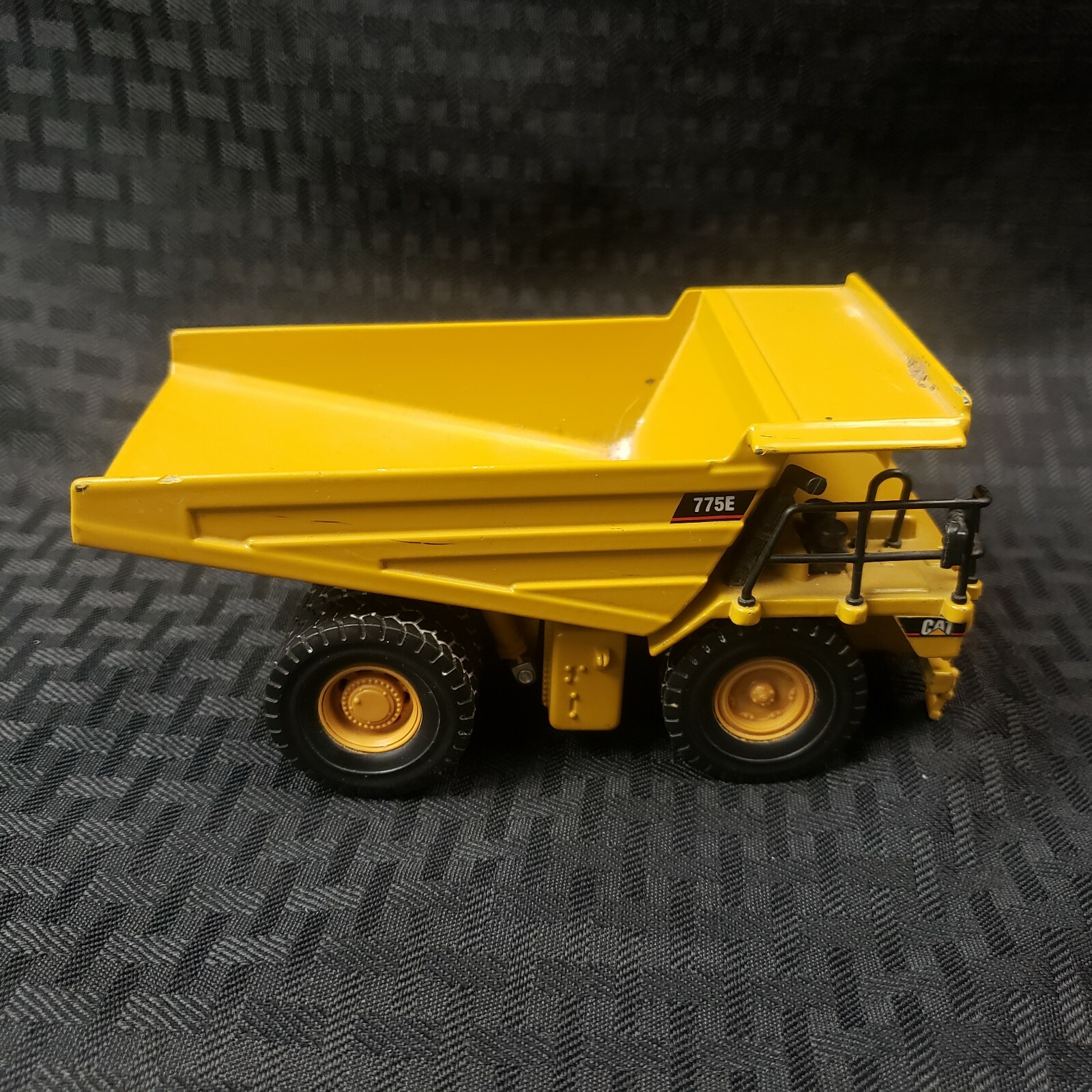Norscot 1/64 Scale Diecast ~ Caterpillar 775E ~ Offroad Mining Dump Truck