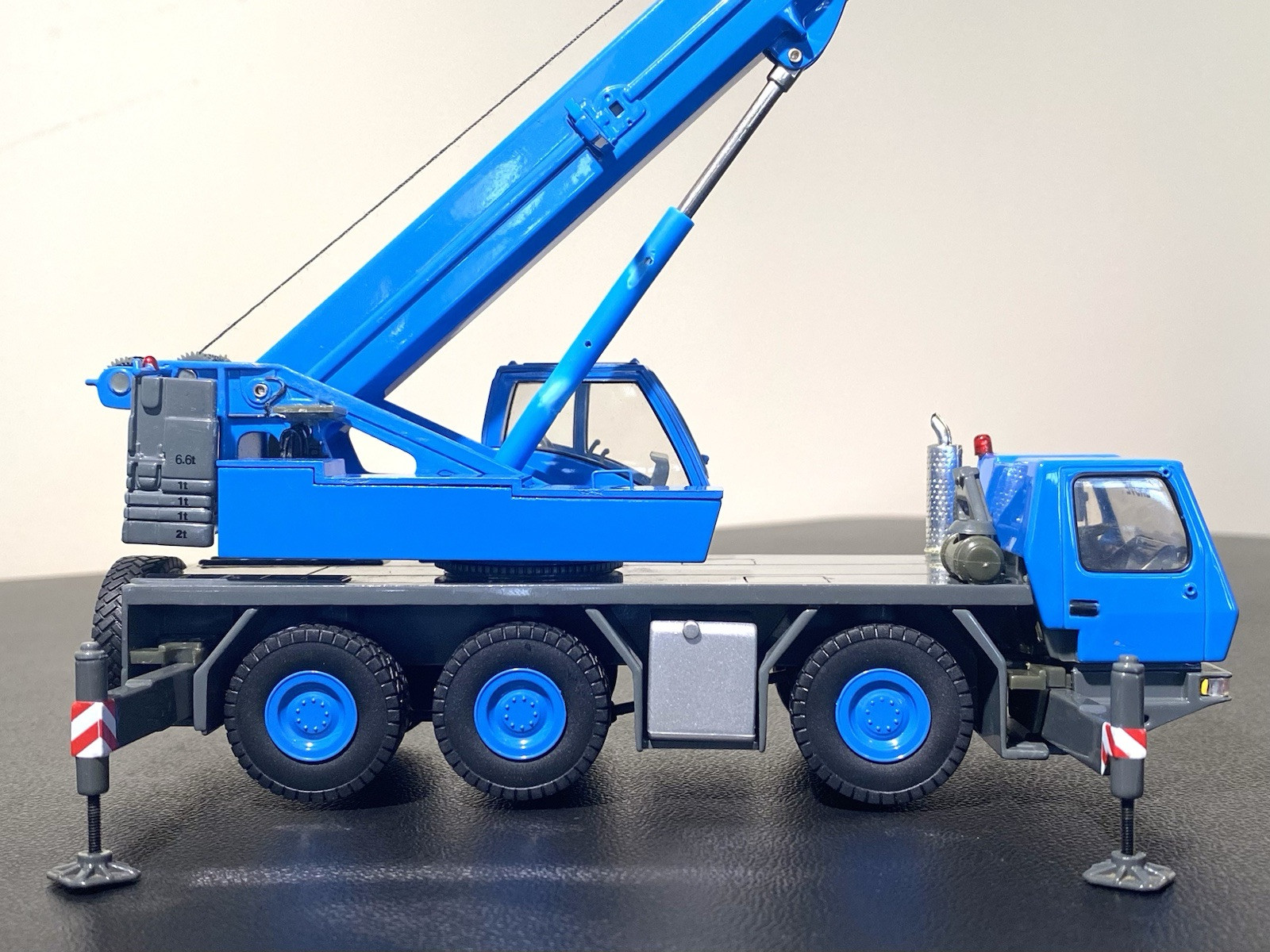 2005 Grove GMK 3055 3-Axle All-Terrain Crane – 1/50 scale diecast model TWH003