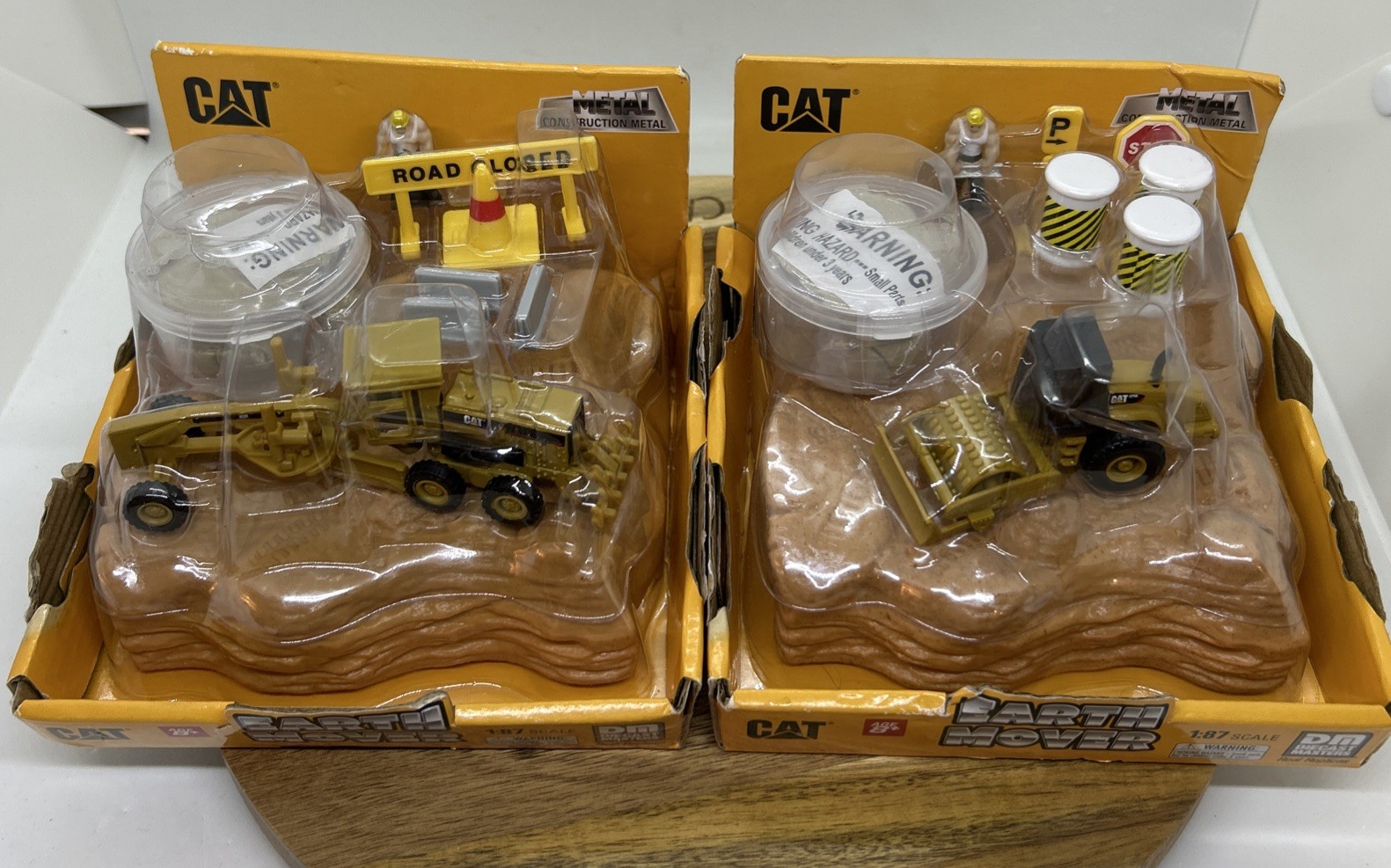 Diecast Masters CAT 1:87 Earth Movers set of 2 license by CAT Metalconstruction