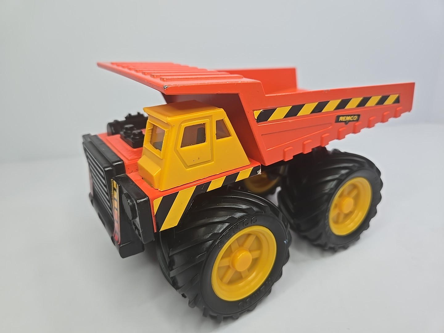 Vintage 1988 Remco Dump Truck Orange Black Yellow Toy 7” Construction