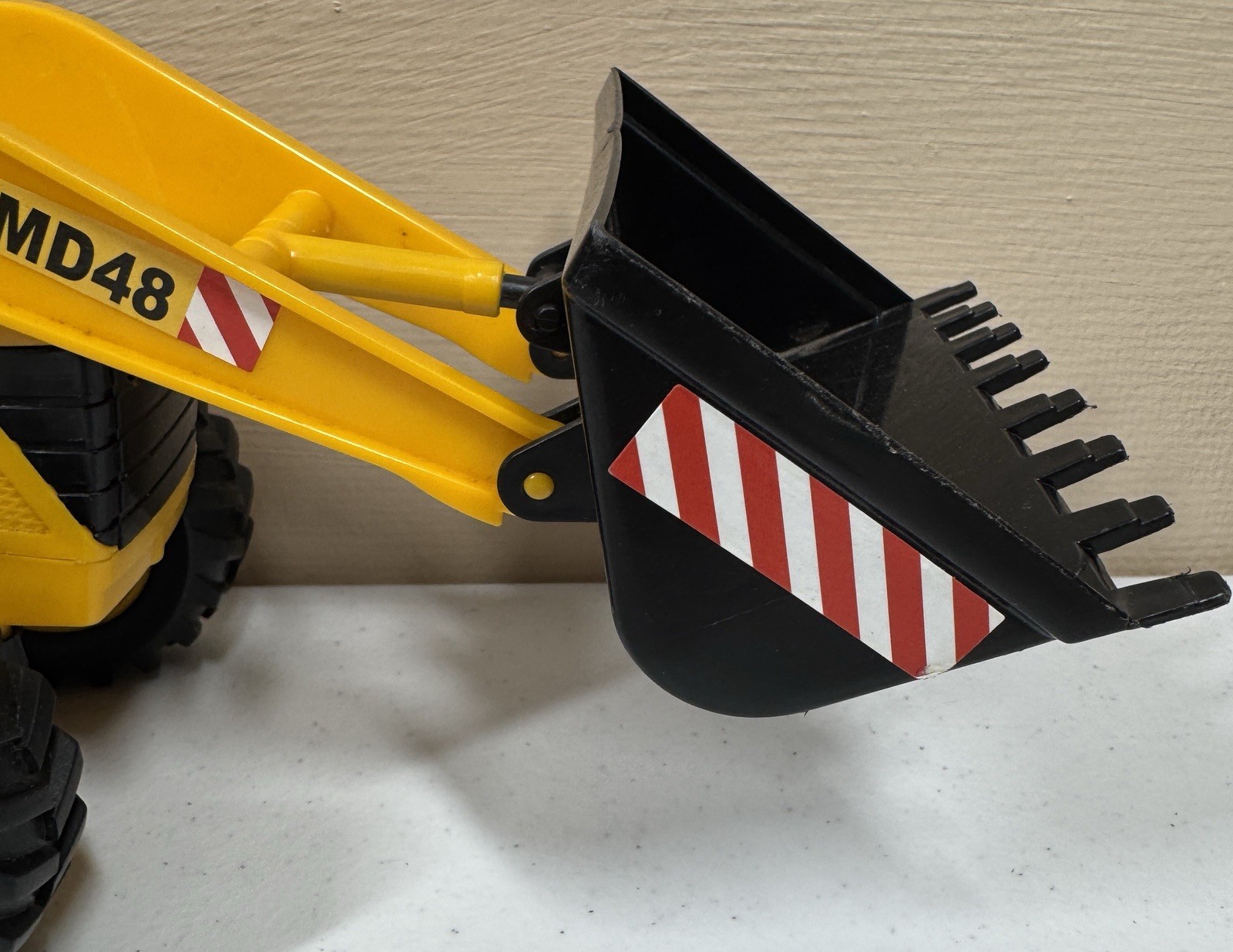 🍀 MD48 Yellow Black Backhoe Loader Construction Toy Vehicle with Working Arms