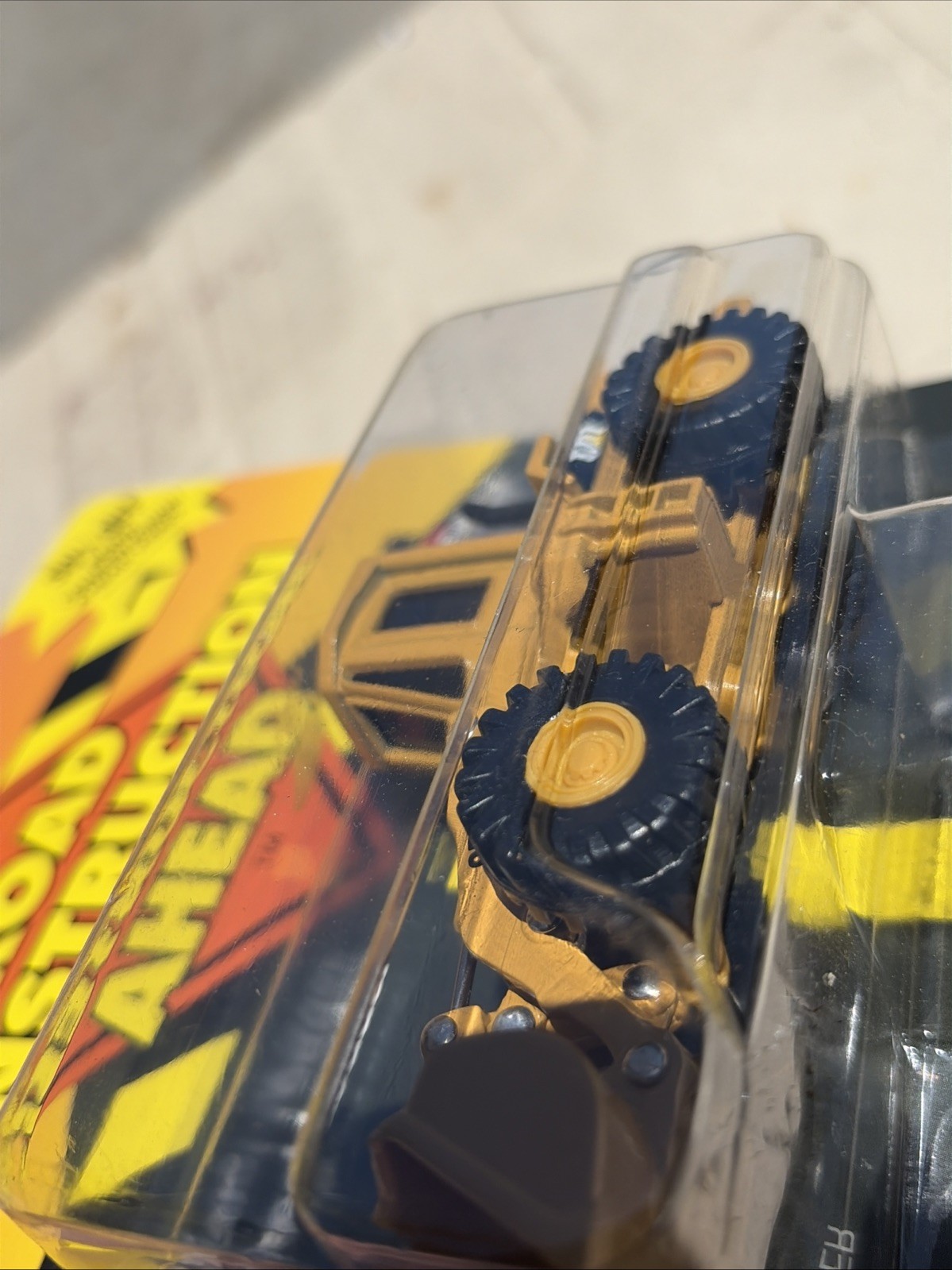 ERTL Road Construction Ahead Caterpillar 950F Wheel Loader 1995 Die-Cast NEW