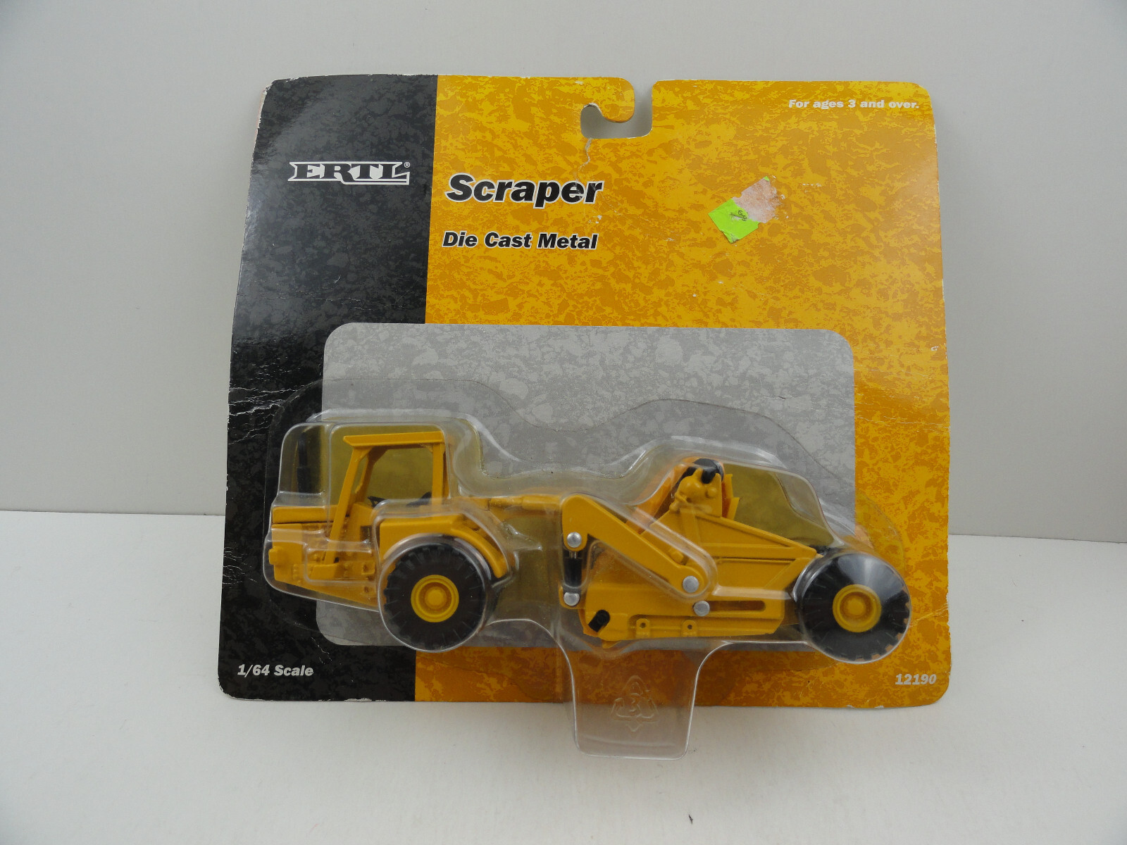 Ertl 12190 Scraper (Yellow Unmarked International 412B) – 1/64 Scale
