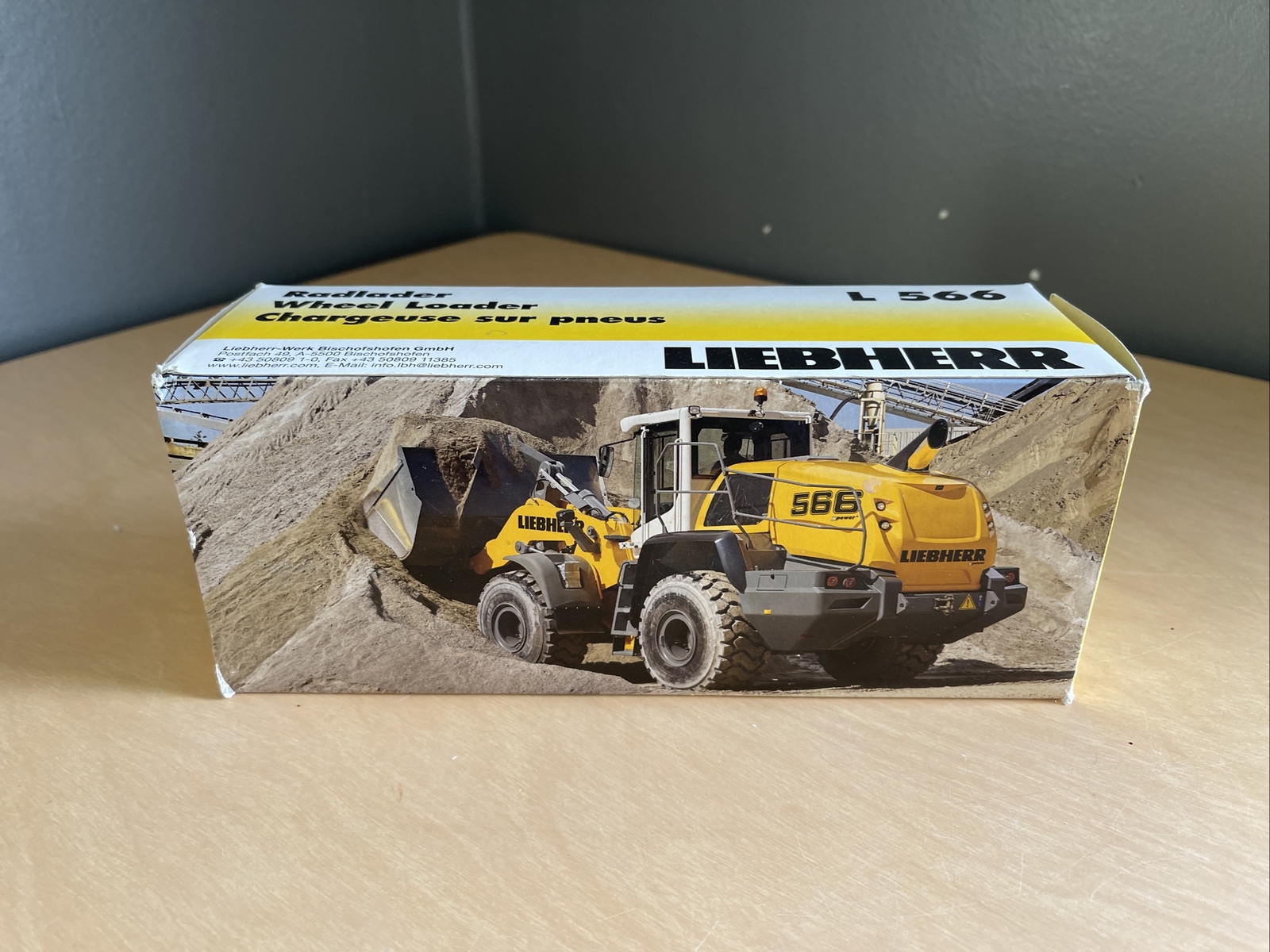 Conrad 2449.0 Liebherr L 566 Radlader Wheel Loader 1:50 NEW